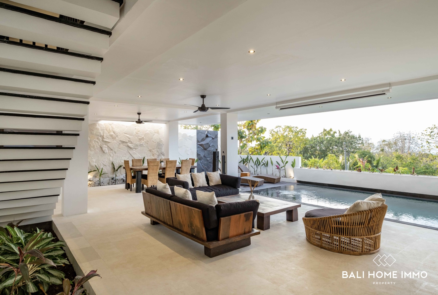 STUNNING 3 BEDROOM VILLA WITH OCEAN VIEW FOR SALE LEASEHOLD IN BINGIN view 7