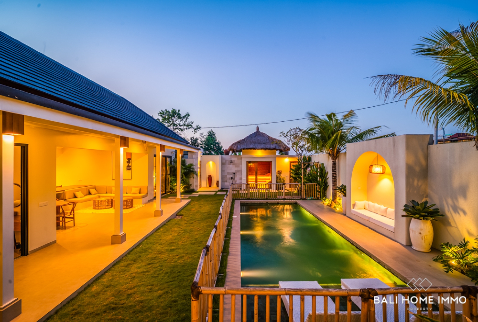 VILLA MEWAH 3 KAMAR  DENGAN SAUNA PRIBADI UNTUK DIJUAL DI EAST UNGASAN view 3