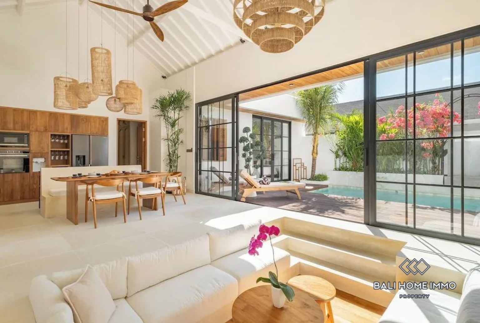 STUNNING 3 BEDROOMS VILLA FOR MONTHLY & YEARLY RENTAL IN ULUWATU view 4