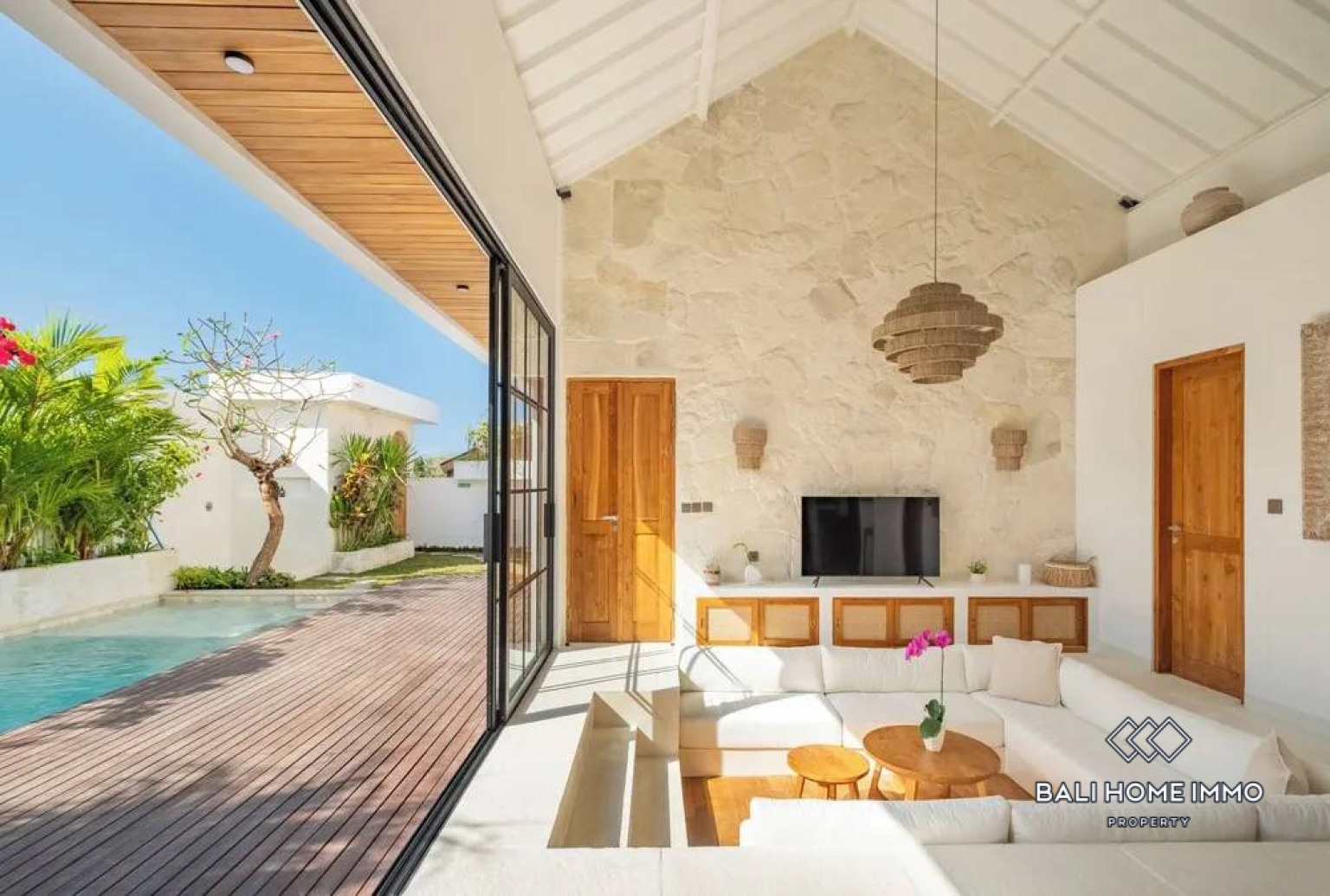 STUNNING 3 BEDROOMS VILLA FOR MONTHLY & YEARLY RENTAL IN ULUWATU view 3