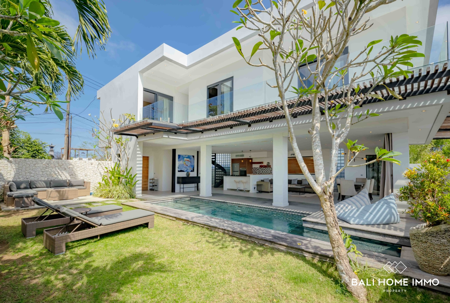 3-bedroom freehold villa in Uluwatu — photo 2 of 23