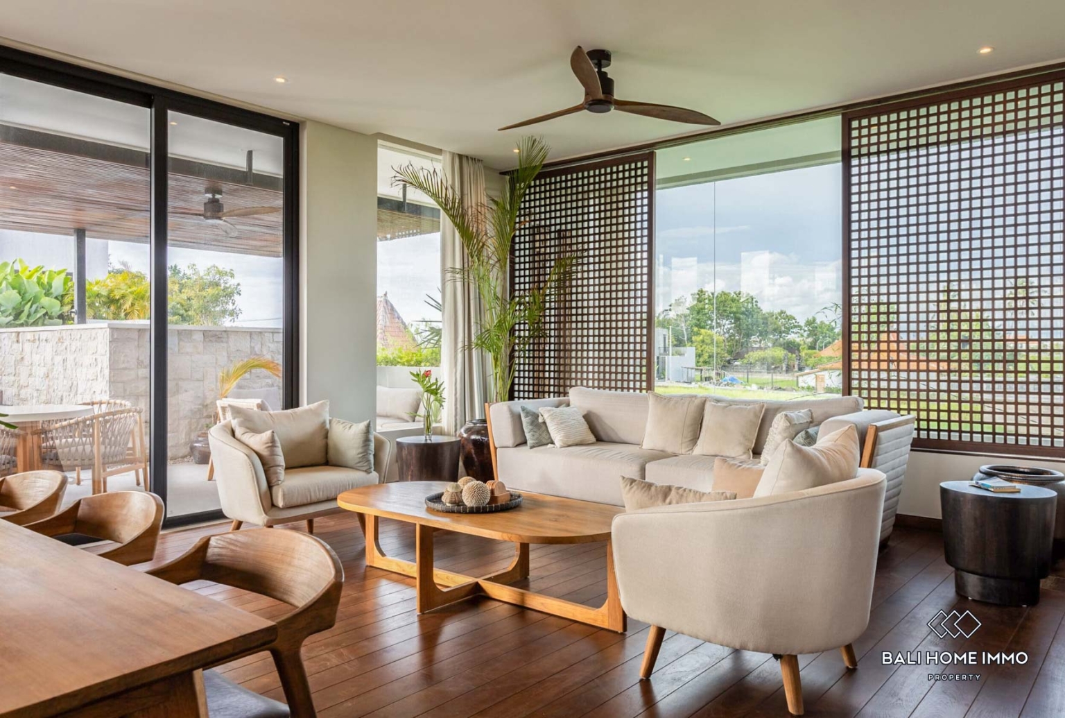 Villa menakjubkan dengan 3 kamar tidur dijual dengan status hak sewa di Bali Pantai Pererenan Lyma view 3