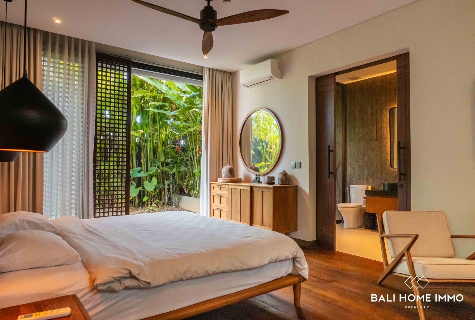 Stunning 3 bedrooms villa for sale leasehold in Bali Pererenan Lyma beach view 12