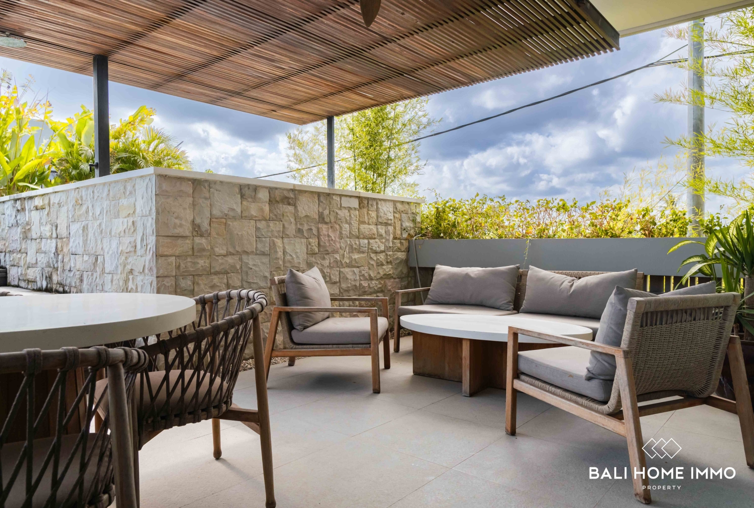 Stunning 3 bedrooms villa for sale leasehold in Bali Pererenan Lyma beach view 23