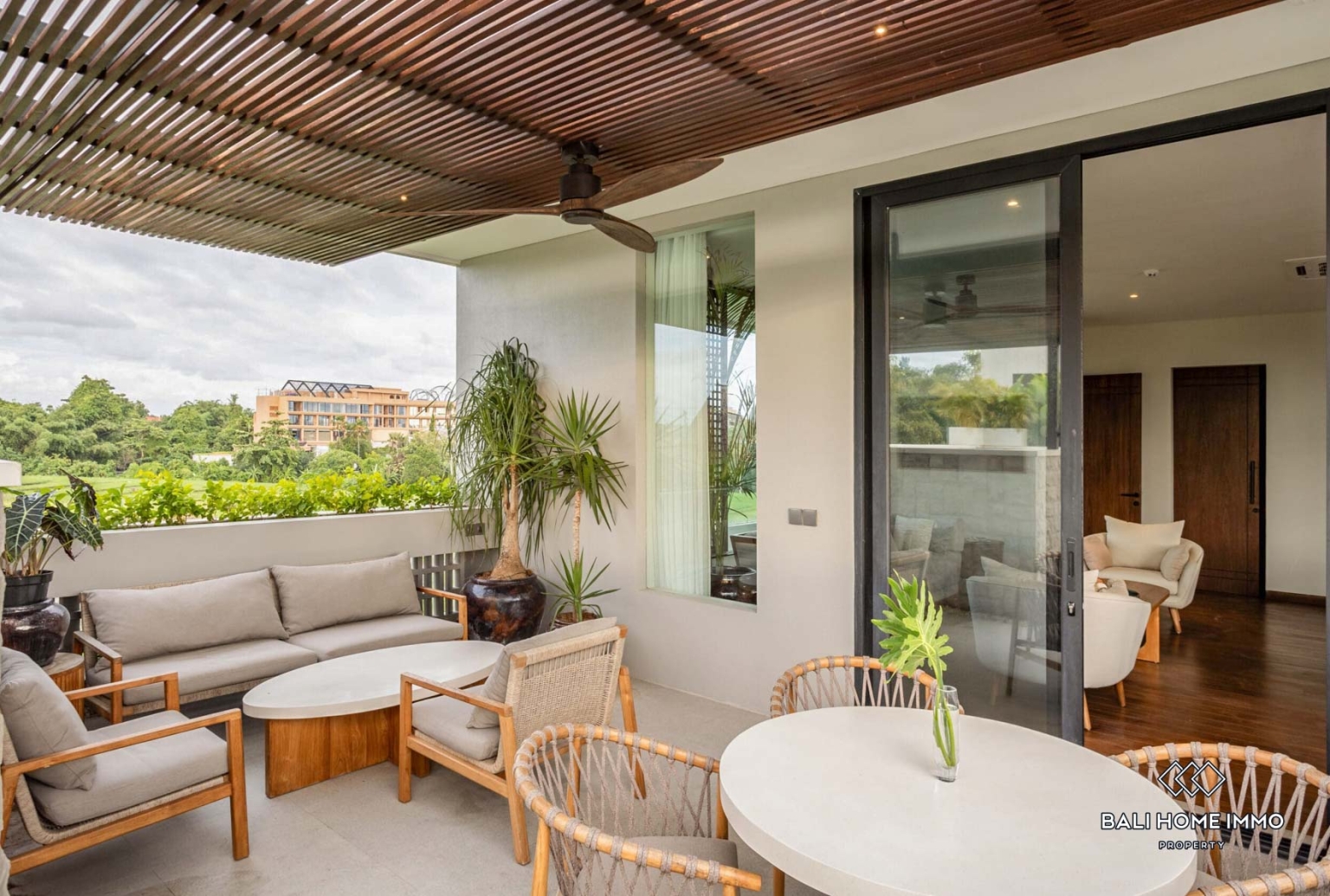 Villa menakjubkan dengan 3 kamar tidur dijual dengan status hak sewa di Bali Pantai Pererenan Lyma view 2