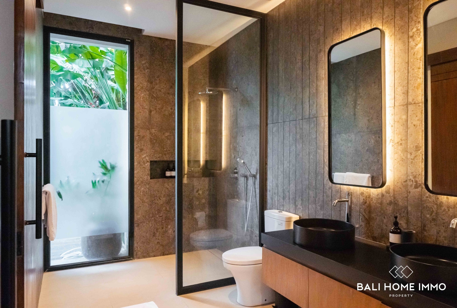 Stunning 3 bedrooms villa for sale leasehold in Bali Pererenan Lyma beach view 19