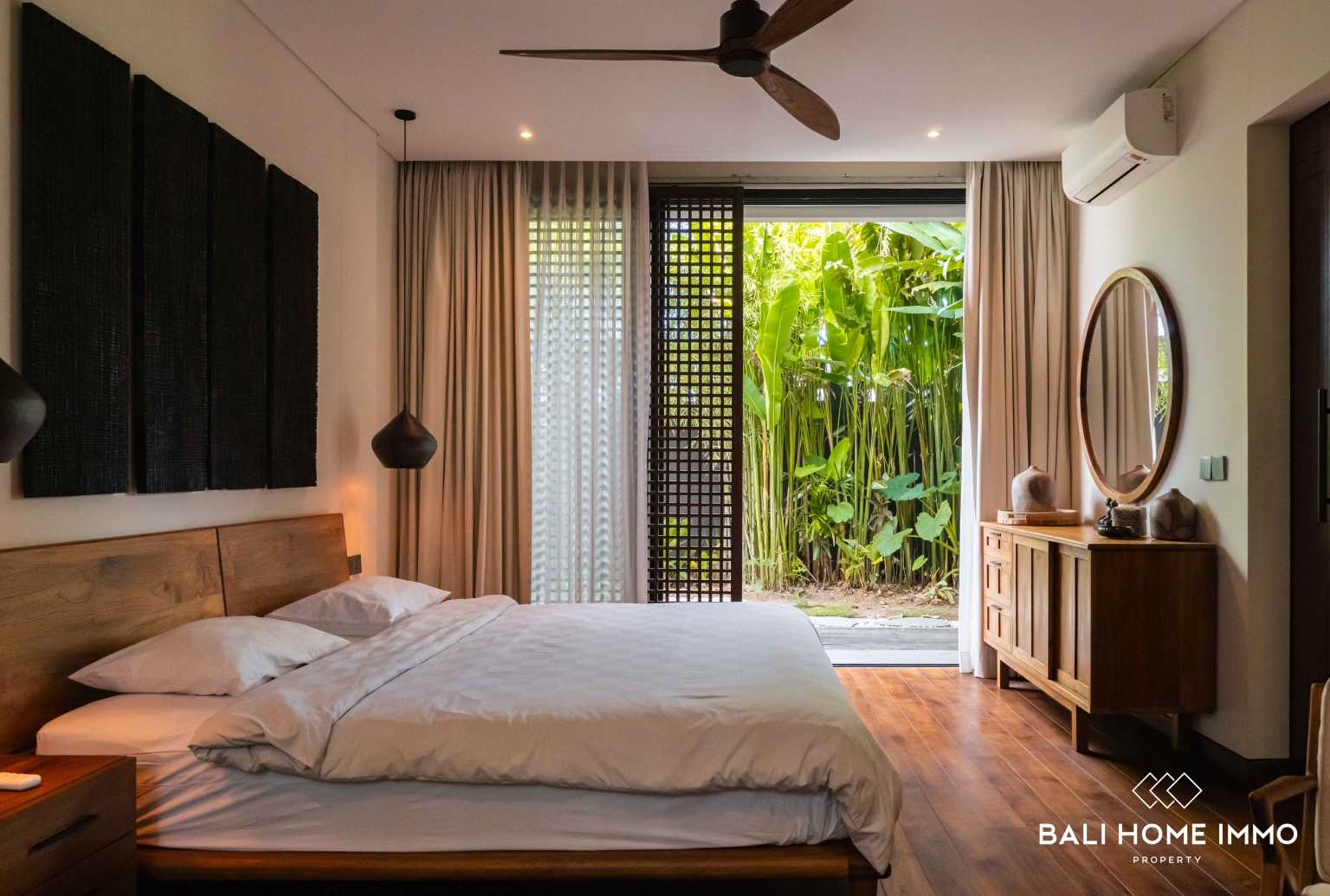 Stunning 3 bedrooms villa for sale leasehold in Bali Pererenan Lyma beach view 11