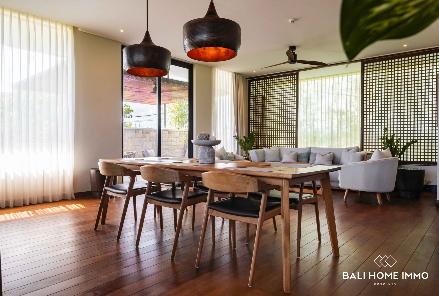 Stunning 3 bedrooms villa for sale leasehold in Bali Pererenan Lyma beach view 6