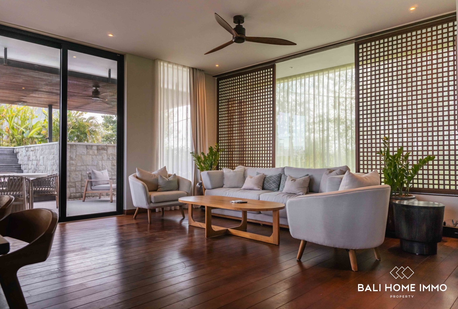 Stunning 3 bedrooms villa for sale leasehold in Bali Pererenan Lyma beach view 4