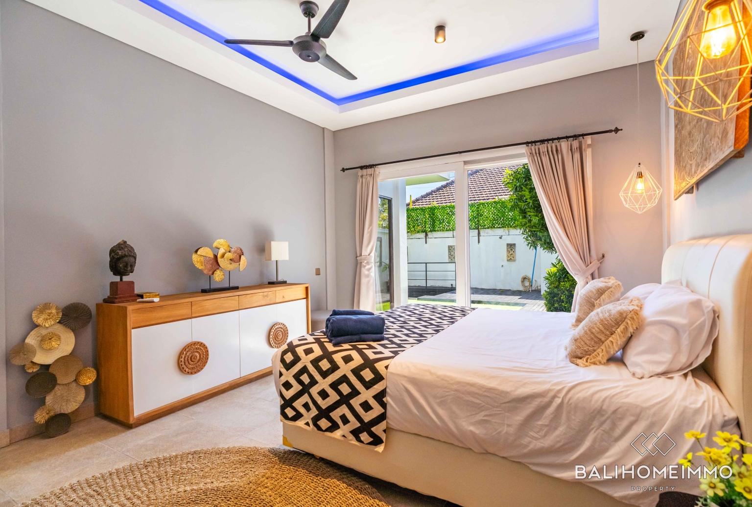 Stunning 4 Bedroom Villa for Sale and Rent in Bali Canggu Residential Side view 11