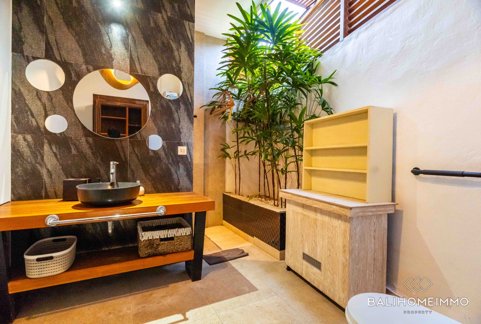 Stunning 4 Bedroom Villa for Sale and Rent in Bali Canggu Residential Side view 23