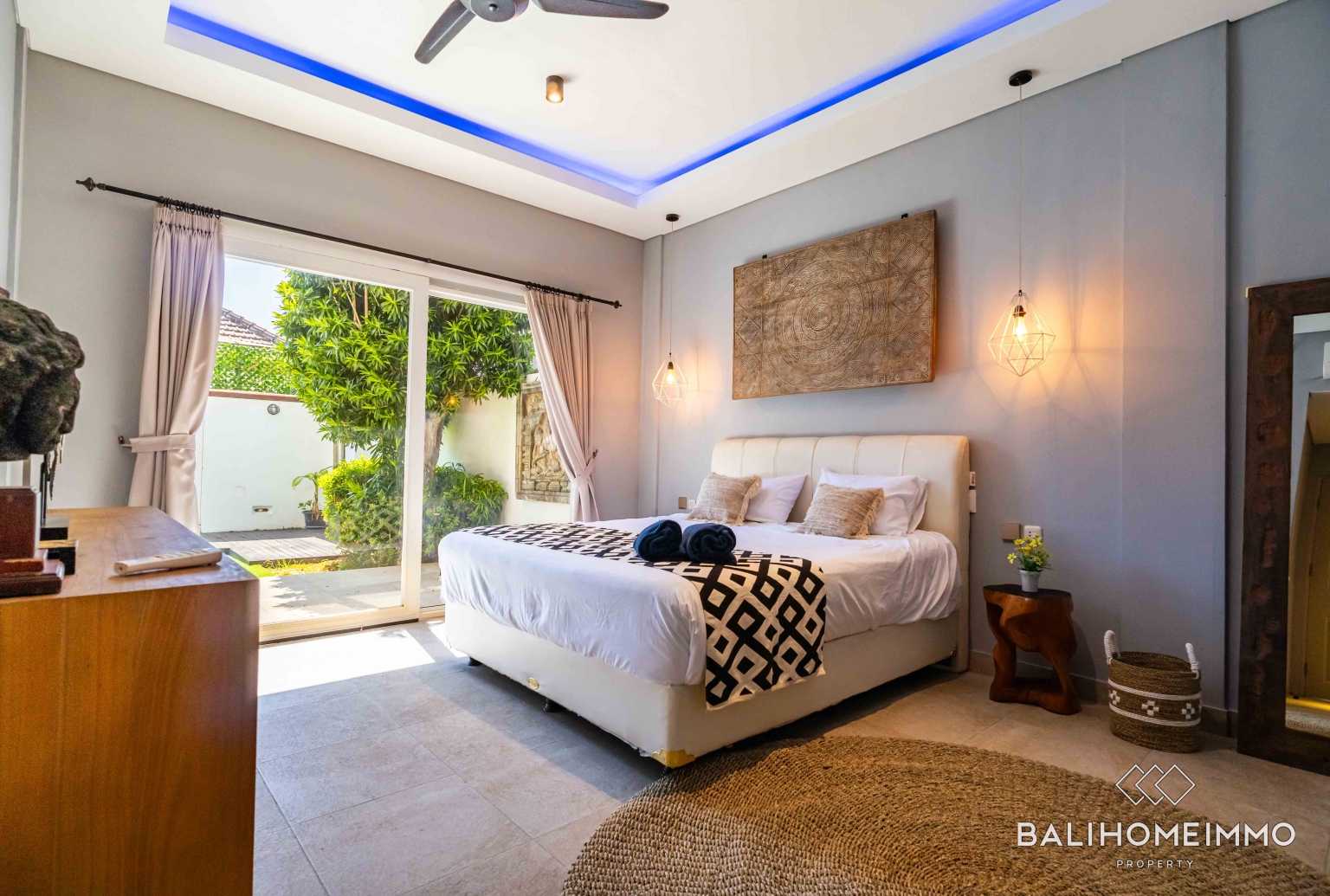 Stunning 4 Bedroom Villa for Sale and Rent in Bali Canggu Residential Side view 10
