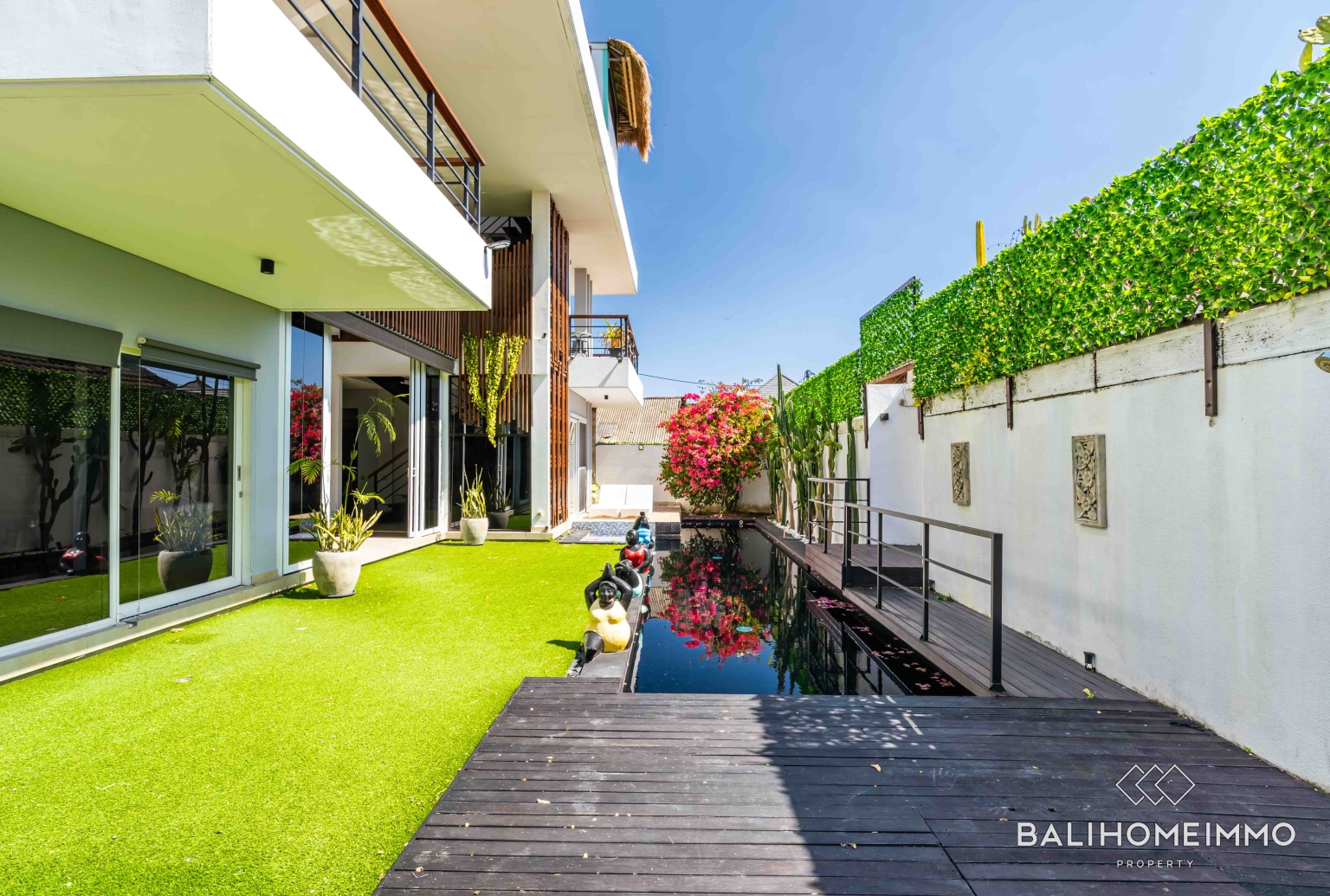 Stunning 4 Bedroom Villa for Sale and Rent in Bali Canggu Residential Side view 35