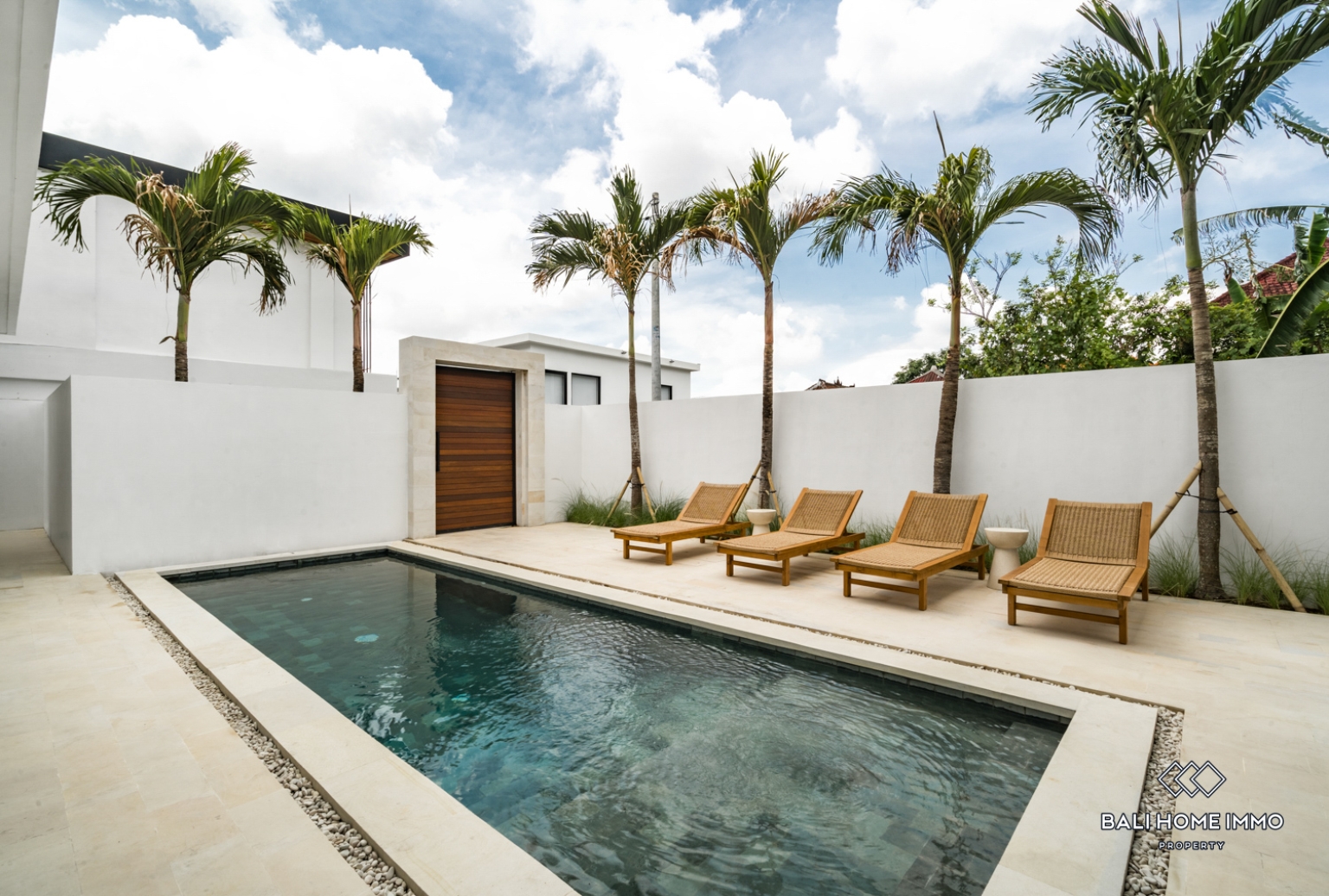 Stunning 4 Bedroom villa for sale leasehold in Bali Umalas view 17