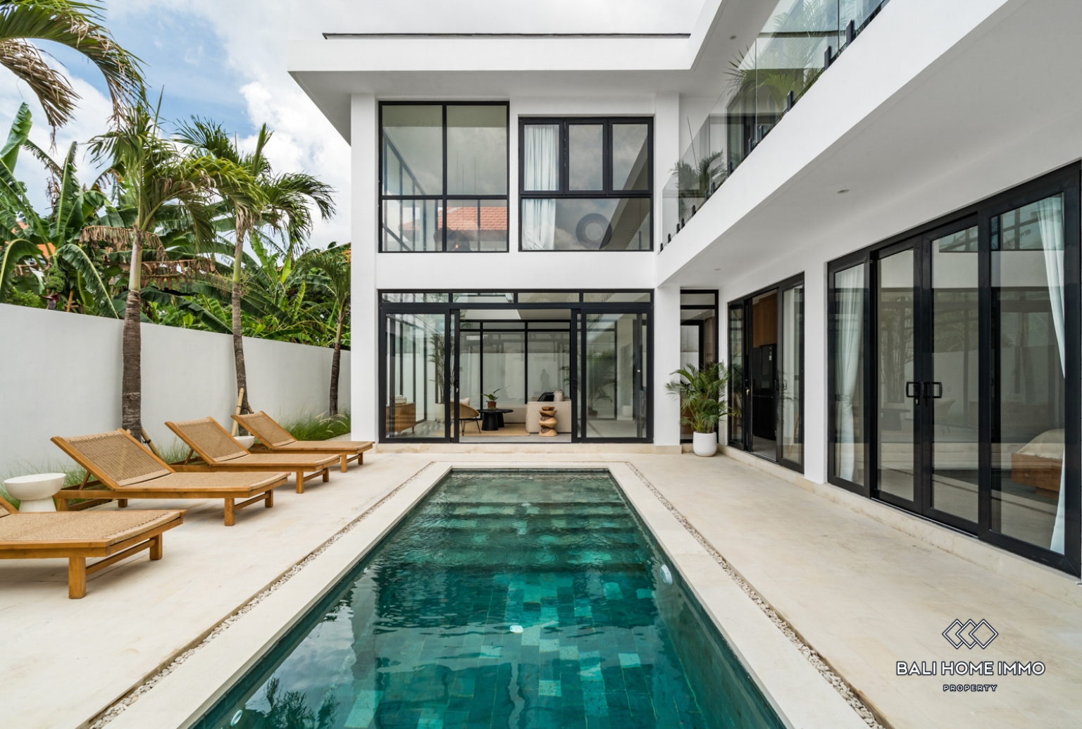 Stunning 4 Bedroom villa for sale leasehold in Bali Umalas view 2
