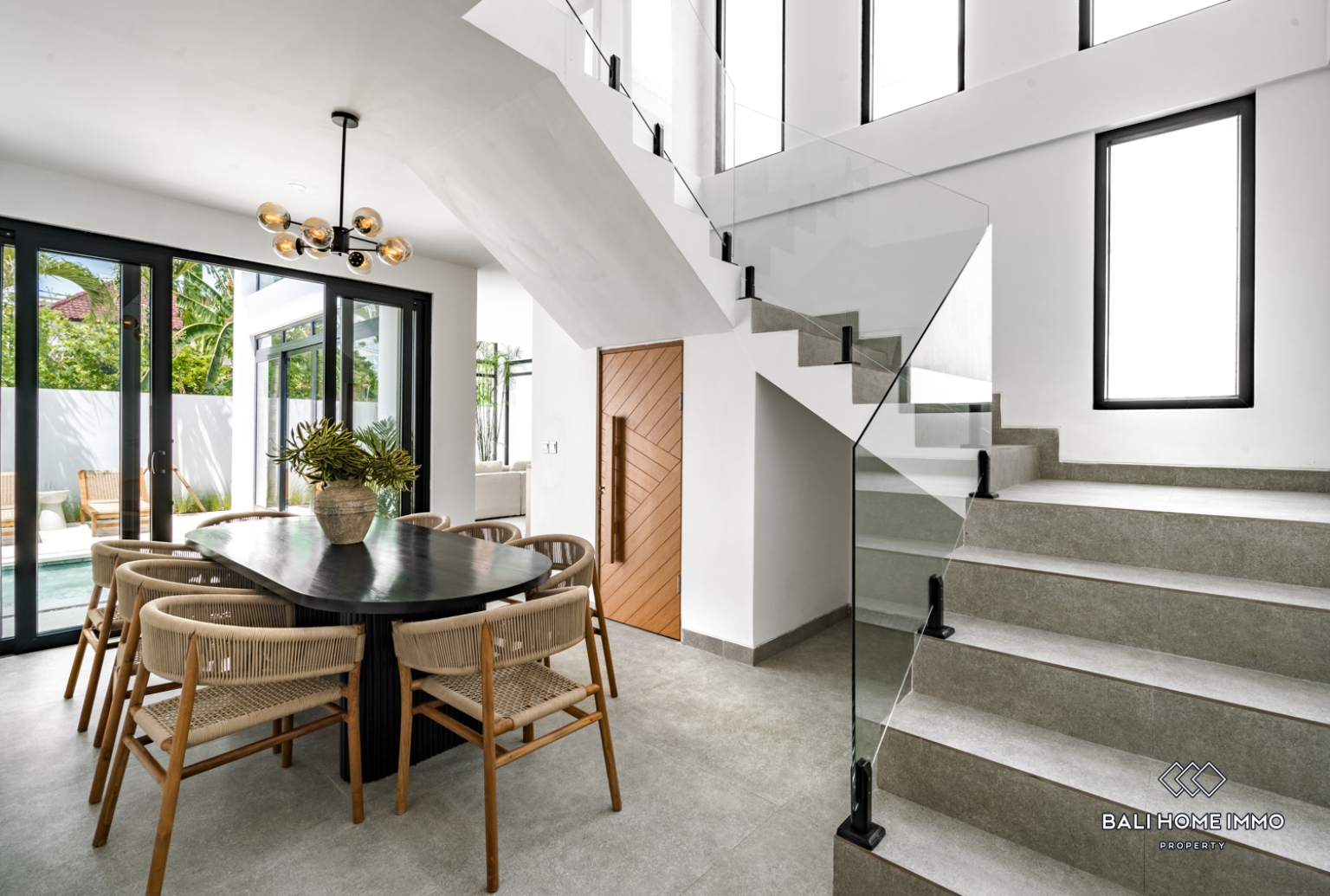 Stunning 4 Bedroom villa for sale leasehold in Bali Umalas view 5