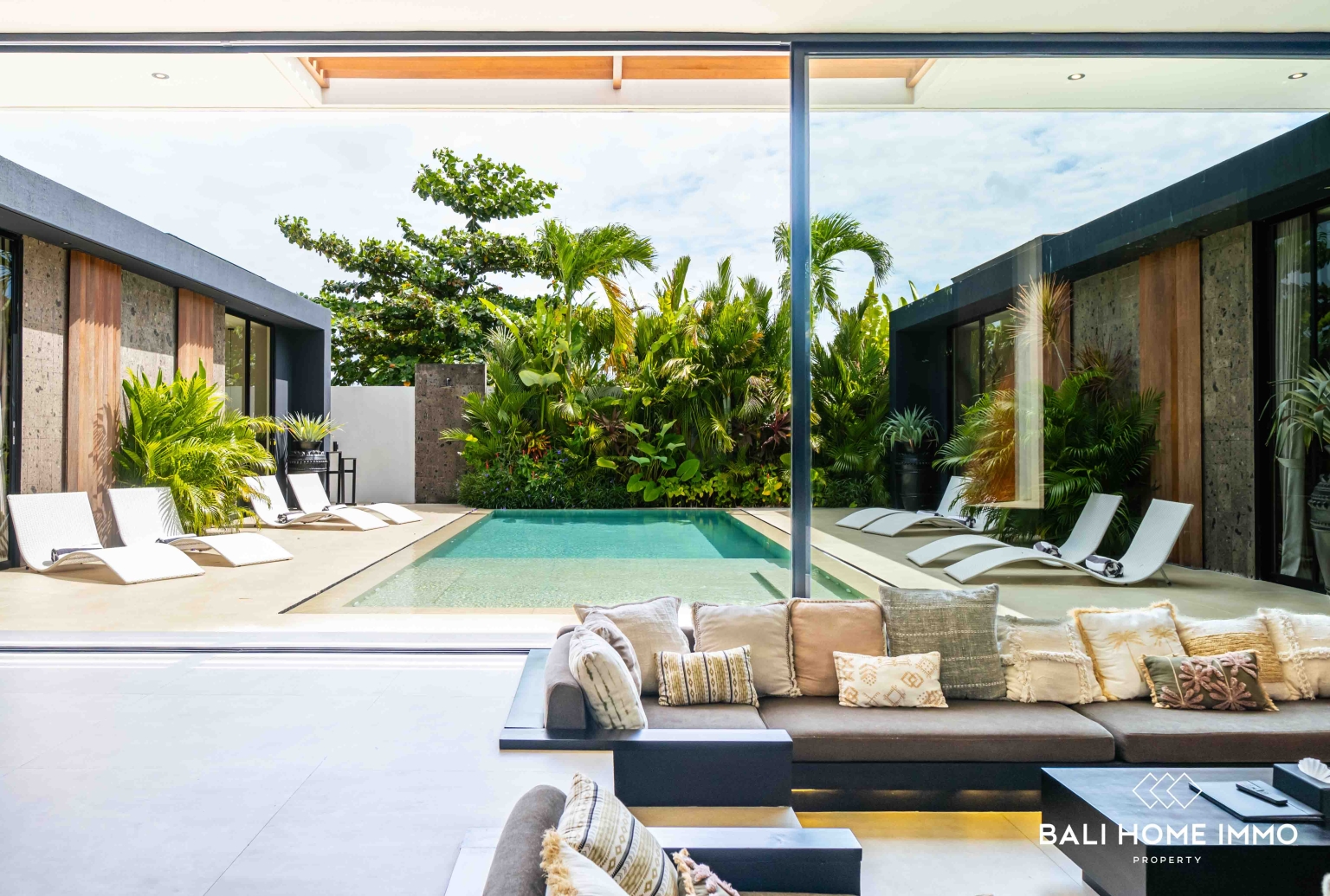 Villa baru menakjubkan dengan 4 kamar tidur dijual di Bali - Umalas view 5