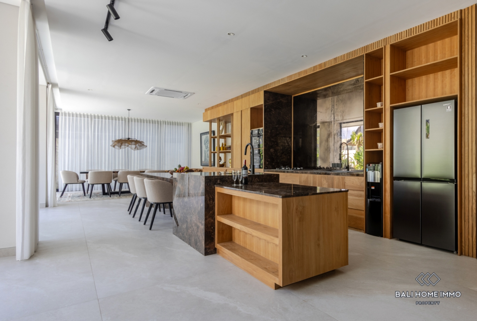 Stunning 5 Bedroom for Sale Leasehold in Bali Umalas view 10