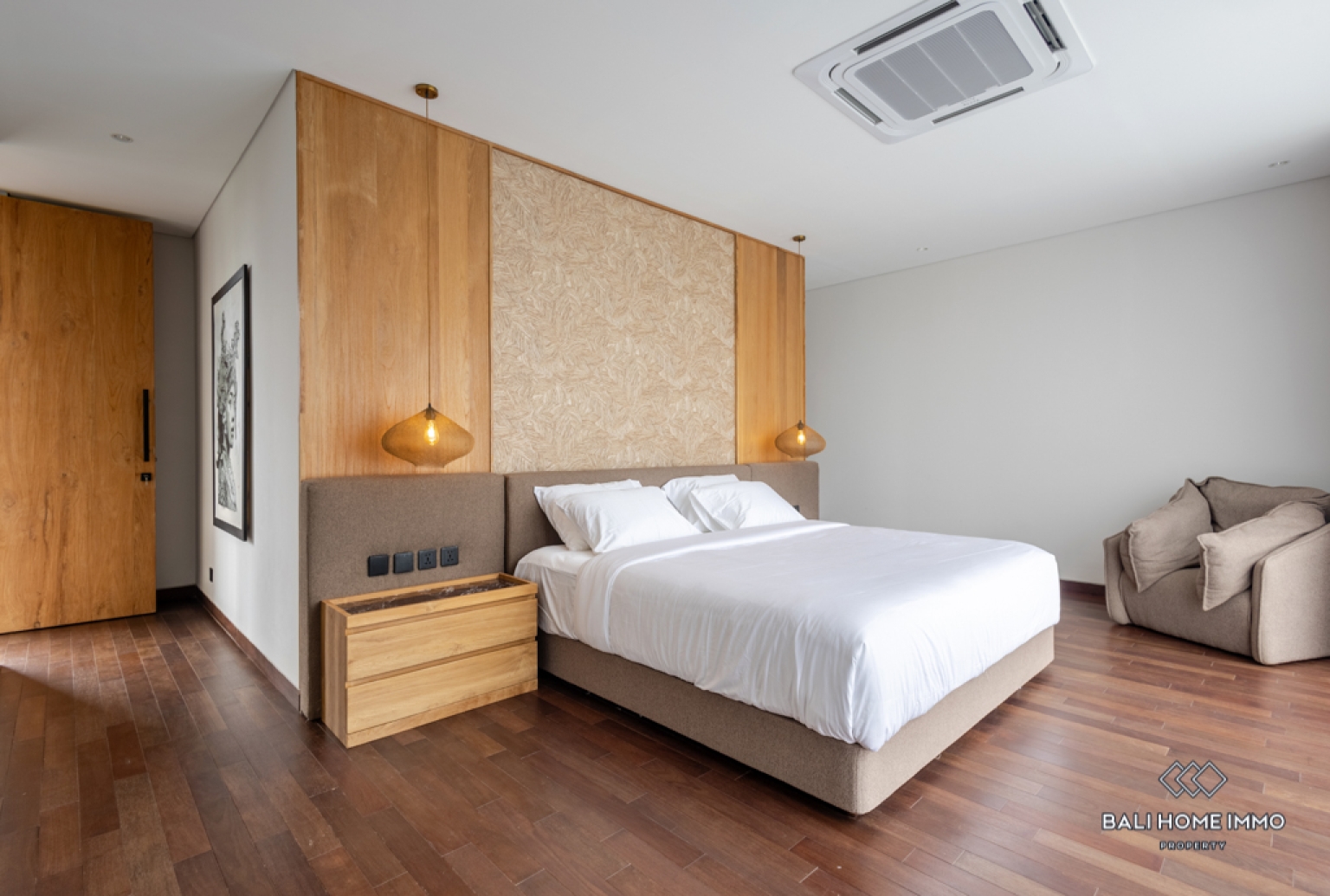 Stunning 5 Bedroom for Sale Leasehold in Bali Umalas view 17