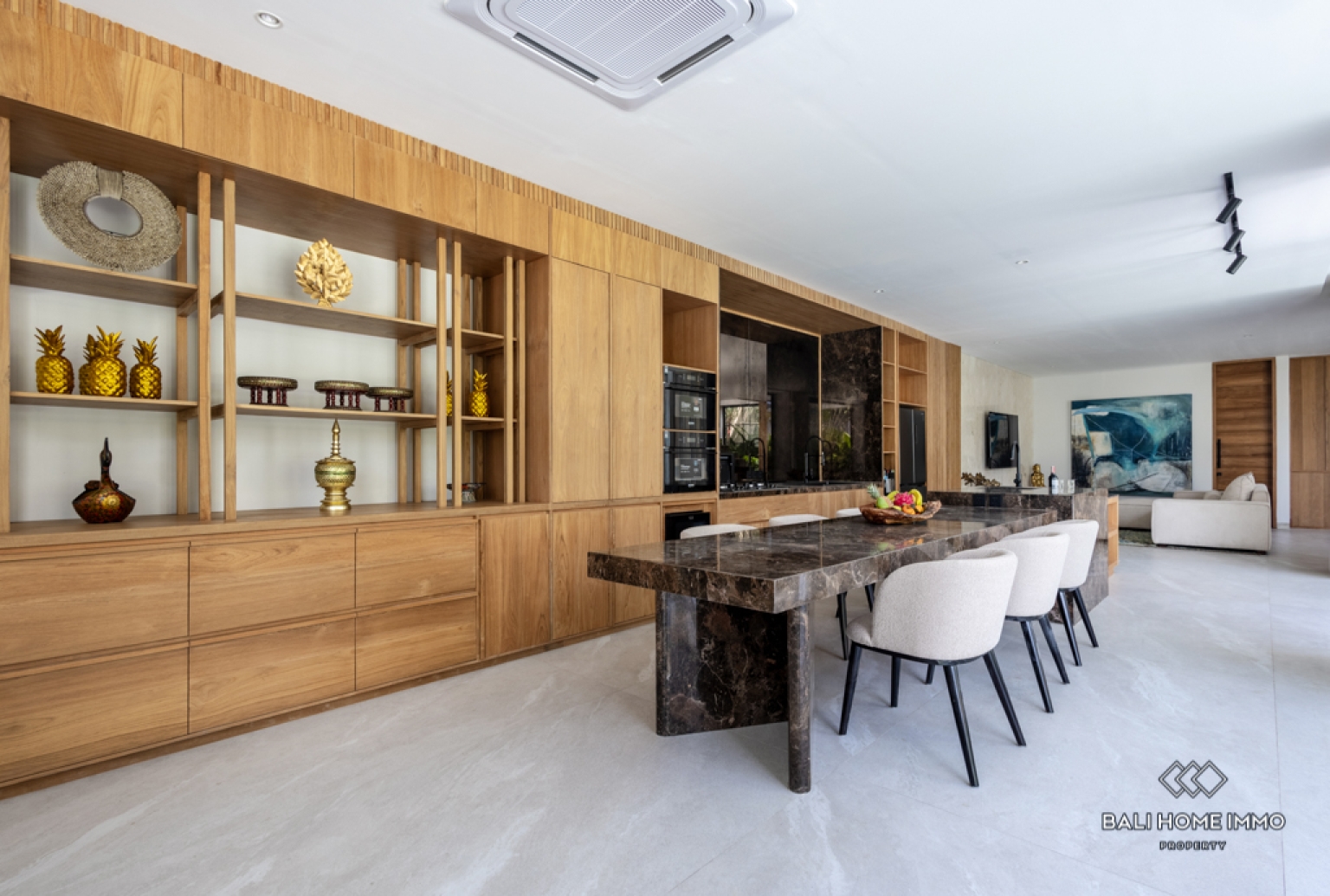 Stunning 5 Bedroom for Sale Leasehold in Bali Umalas view 9