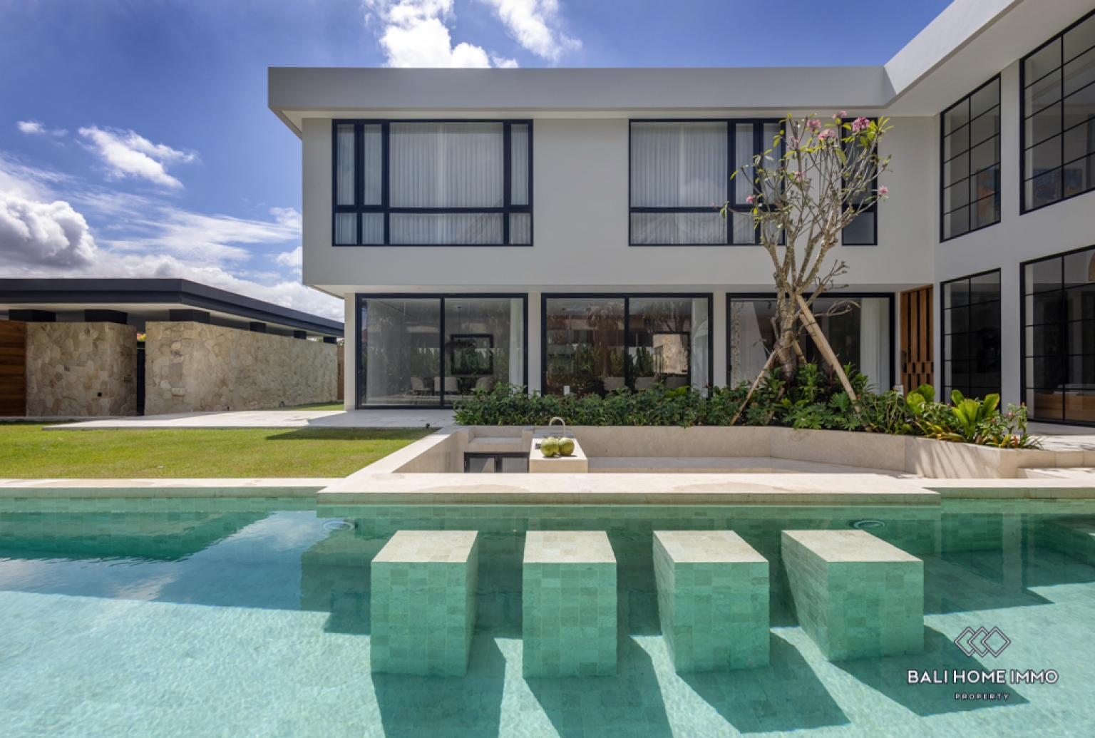 Stunning 5 Bedroom for Sale Leasehold in Bali Umalas view 2