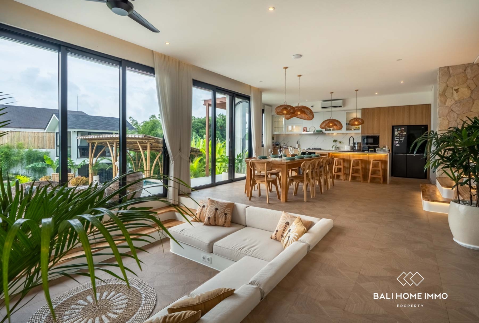Stunning 5 Bedroom Smart Villa FOR SALE in CANGGU BALI view 4