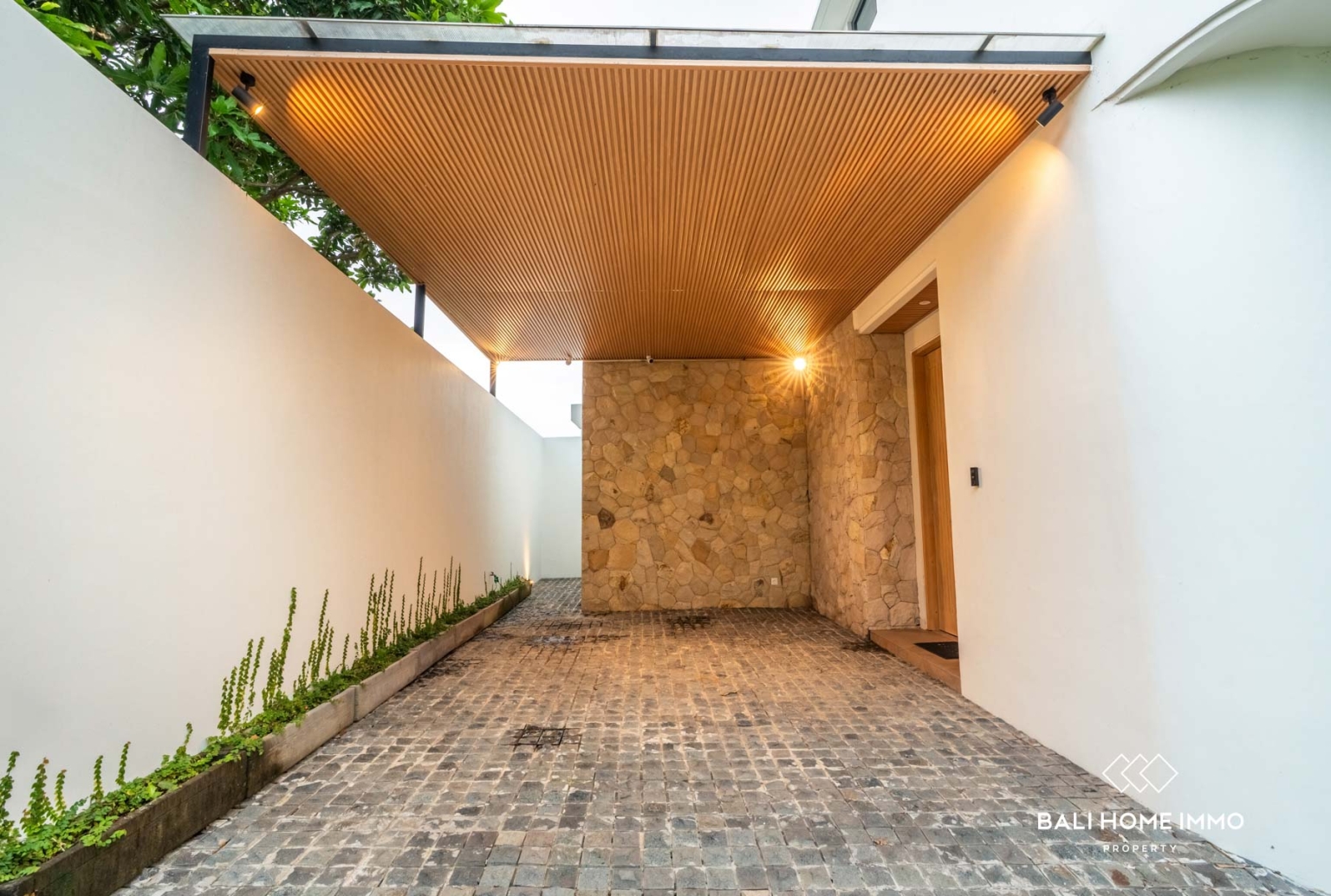 Stunning 5 Bedroom Smart Villa FOR SALE in CANGGU BALI view 35