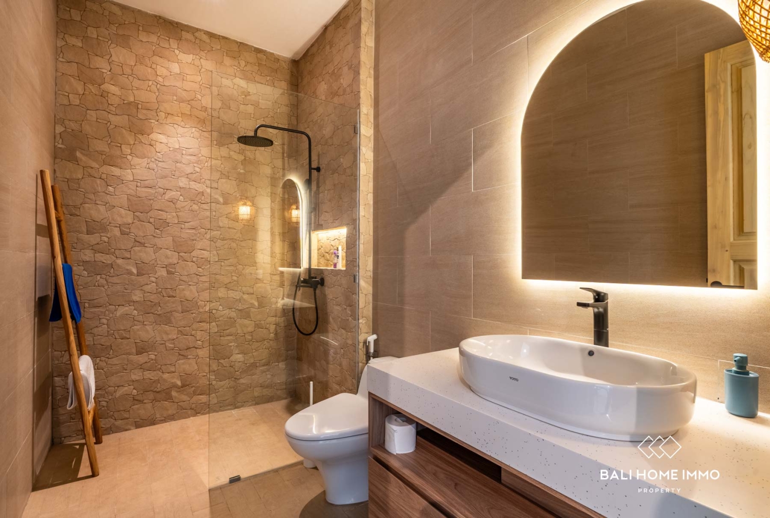 Stunning 5 Bedroom Smart Villa FOR SALE in CANGGU BALI view 22
