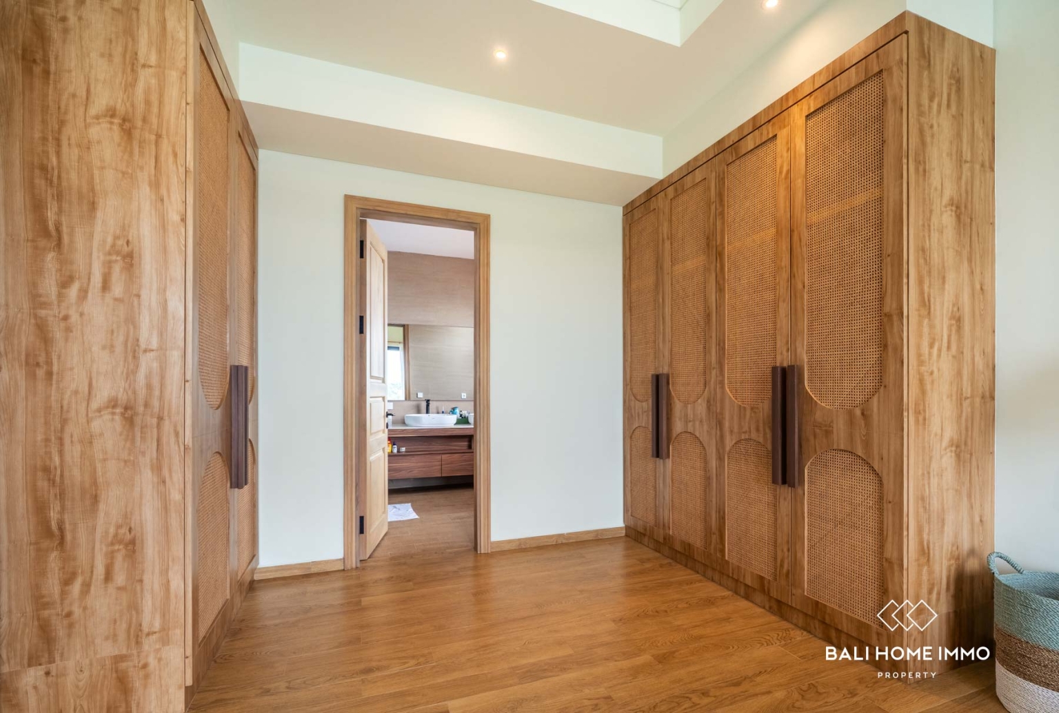 Stunning 5 Bedroom Smart Villa FOR SALE in CANGGU BALI view 17