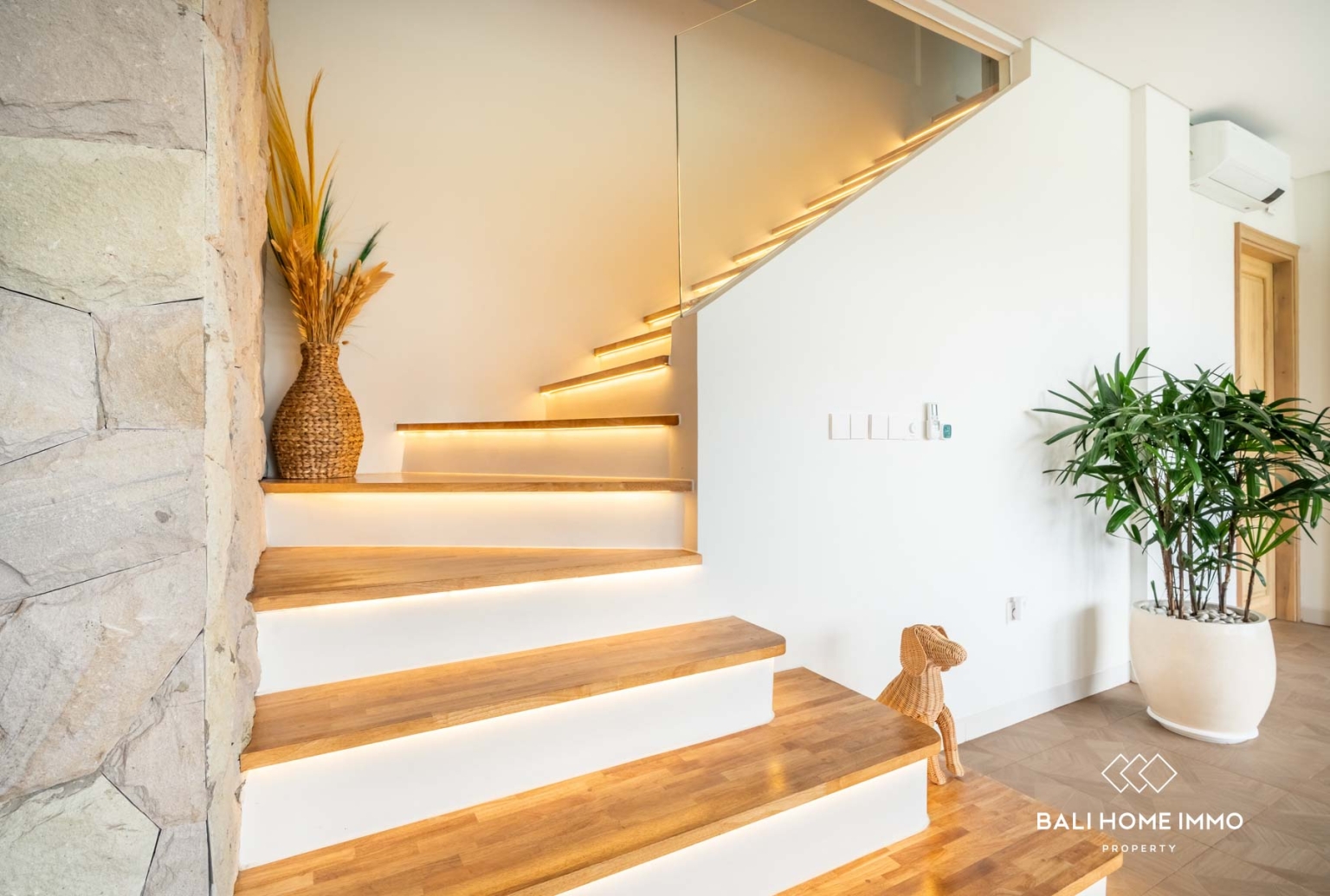 Stunning 5 Bedroom Smart Villa FOR SALE in CANGGU BALI view 8