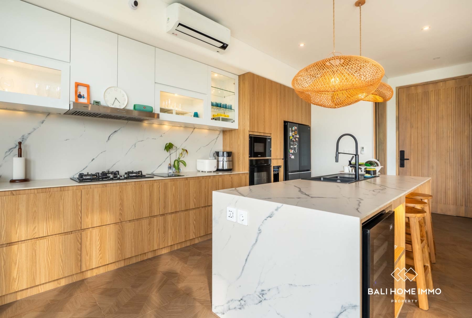 Stunning 5 Bedroom Smart Villa FOR SALE in CANGGU BALI view 7