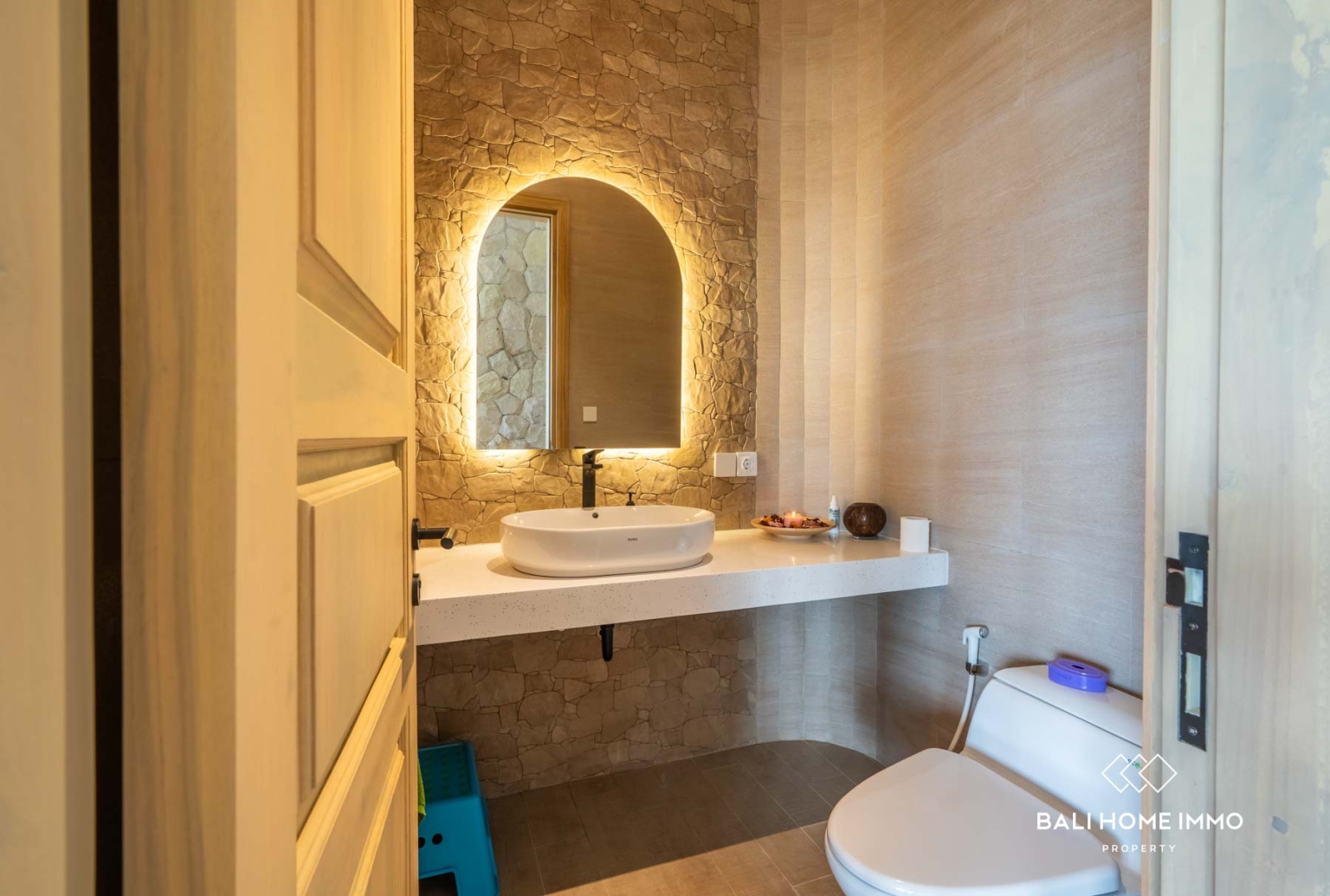 Stunning 5 Bedroom Smart Villa FOR SALE in CANGGU BALI view 20