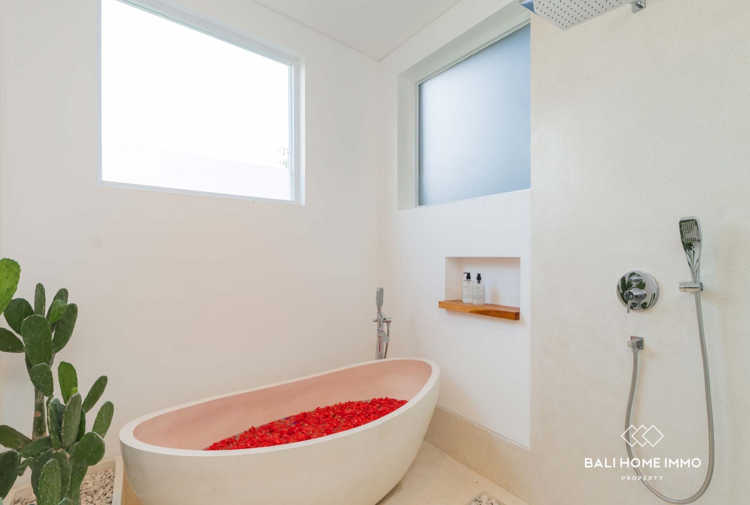 VILLA MEWAH 5 KAMAR UNTUK DIJUAL DENGAN STATUS LEASEHOLD DI BERAWA BALI view 23