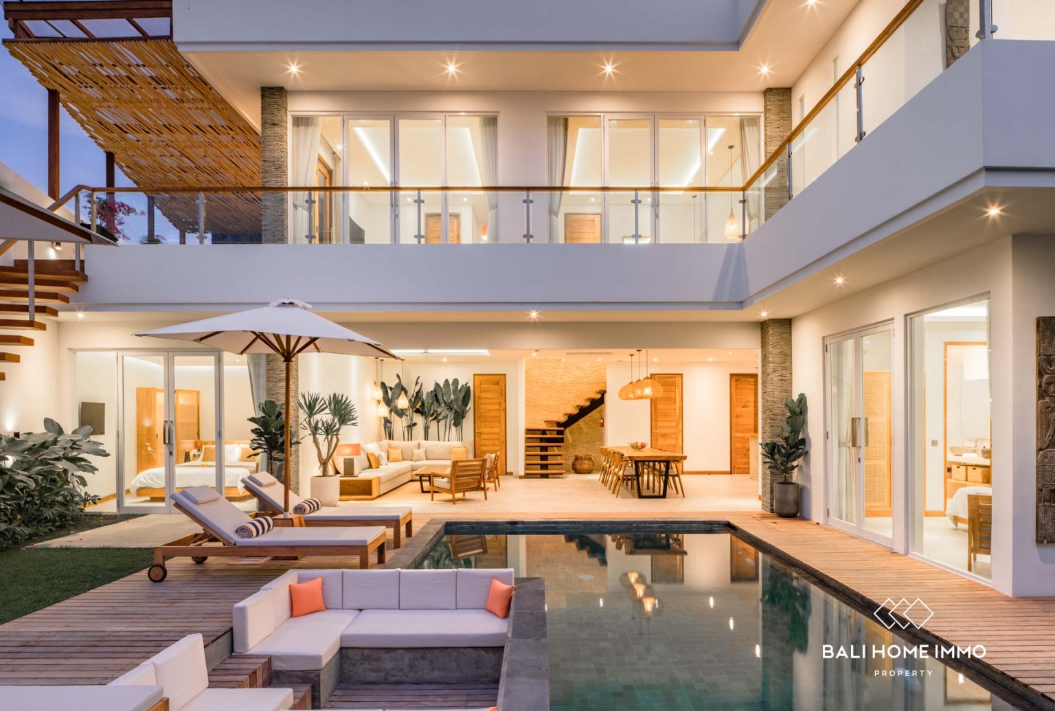VILLA MEWAH 5 KAMAR UNTUK DIJUAL DENGAN STATUS LEASEHOLD DI BERAWA BALI view 2