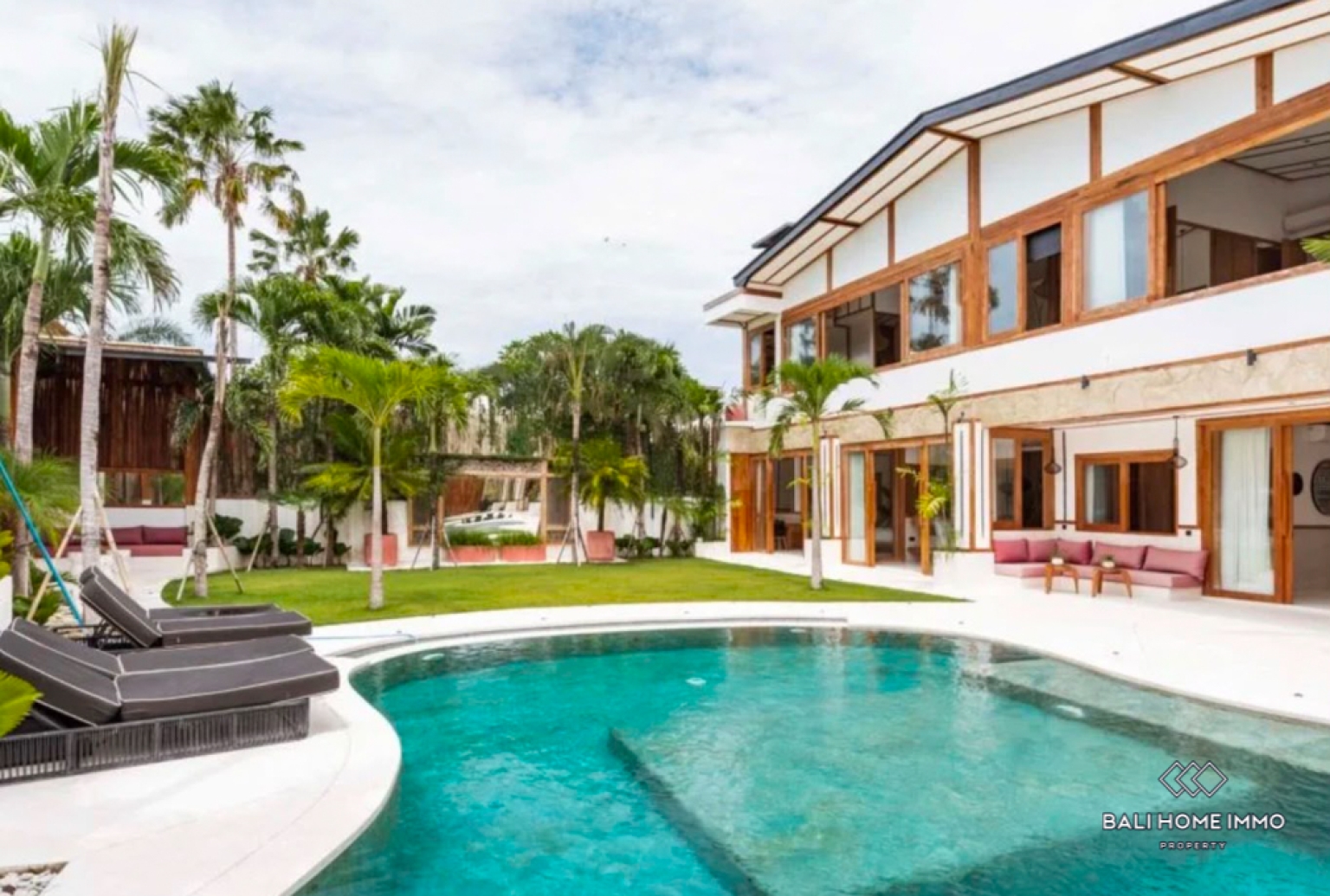 Stunning 5 Bedroom Villa for Sale and Rent in Bali Umalas view 22
