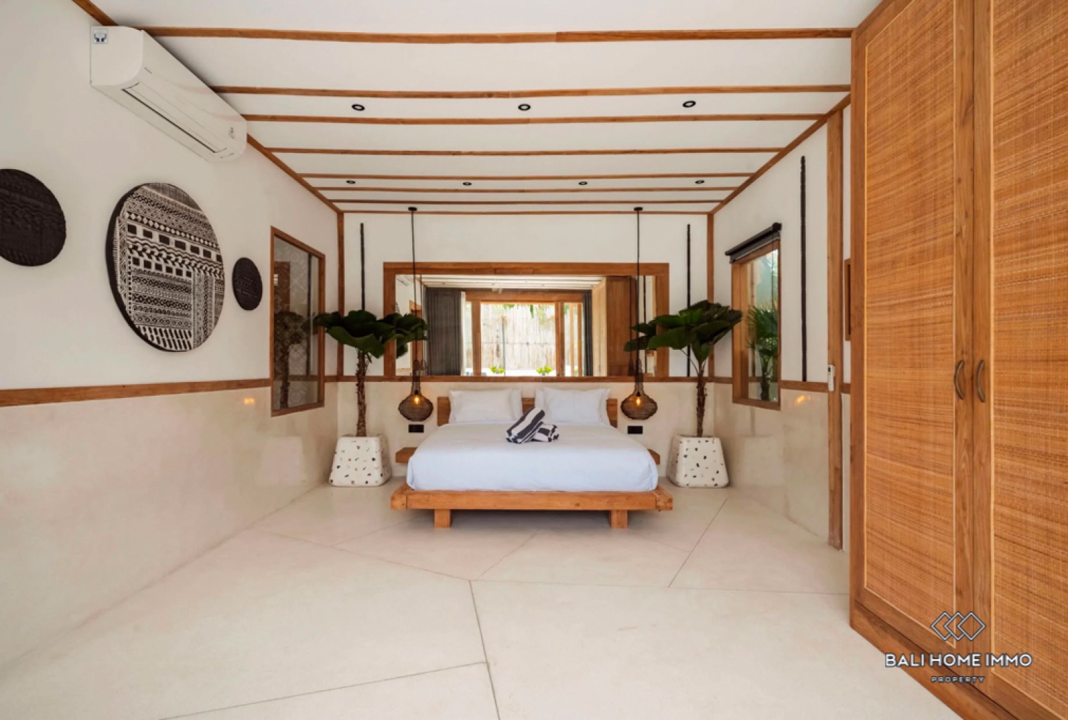Stunning 5 Bedroom Villa for Sale and Rent in Bali Umalas view 17