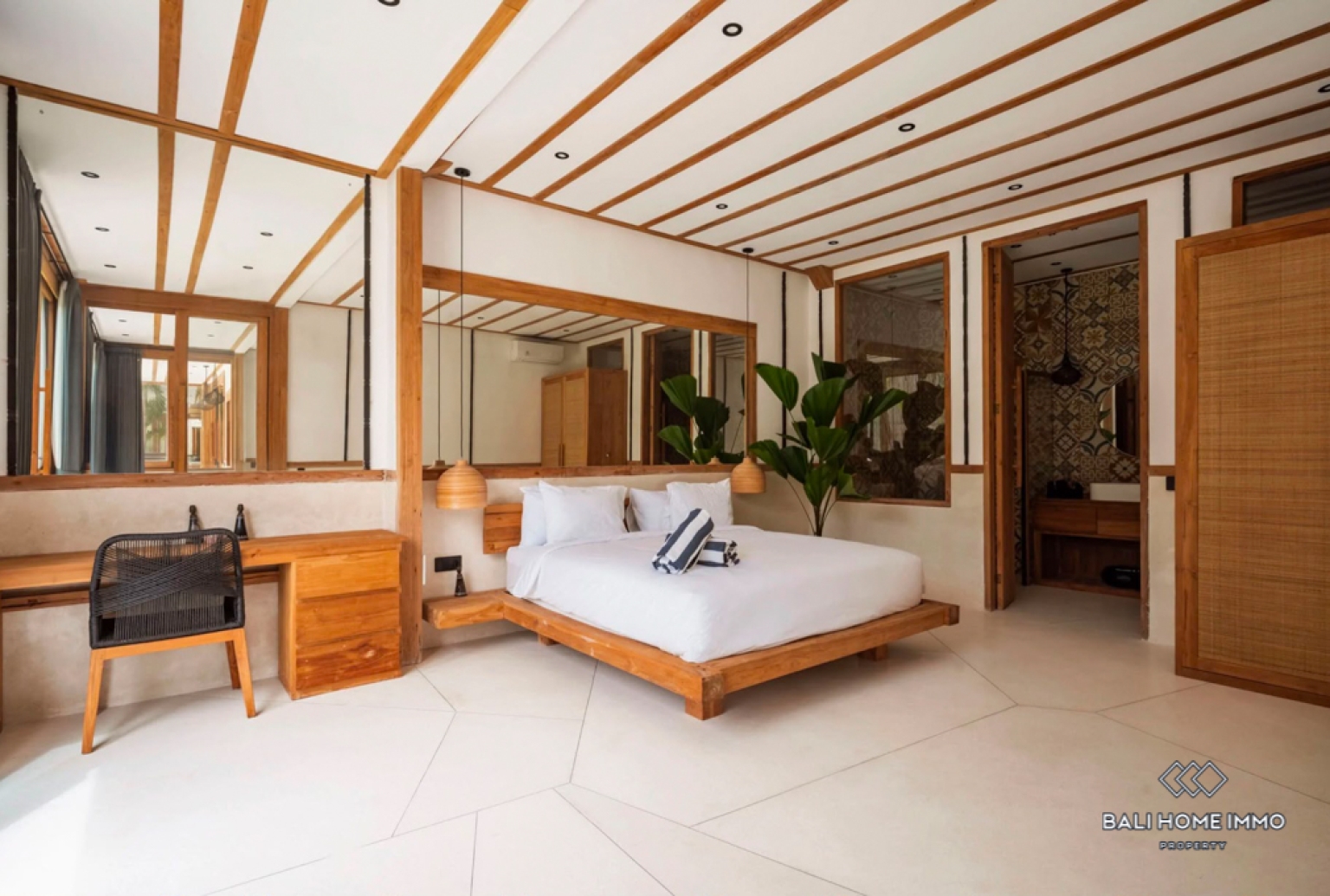Stunning 5 Bedroom Villa for Sale and Rent in Bali Umalas view 11