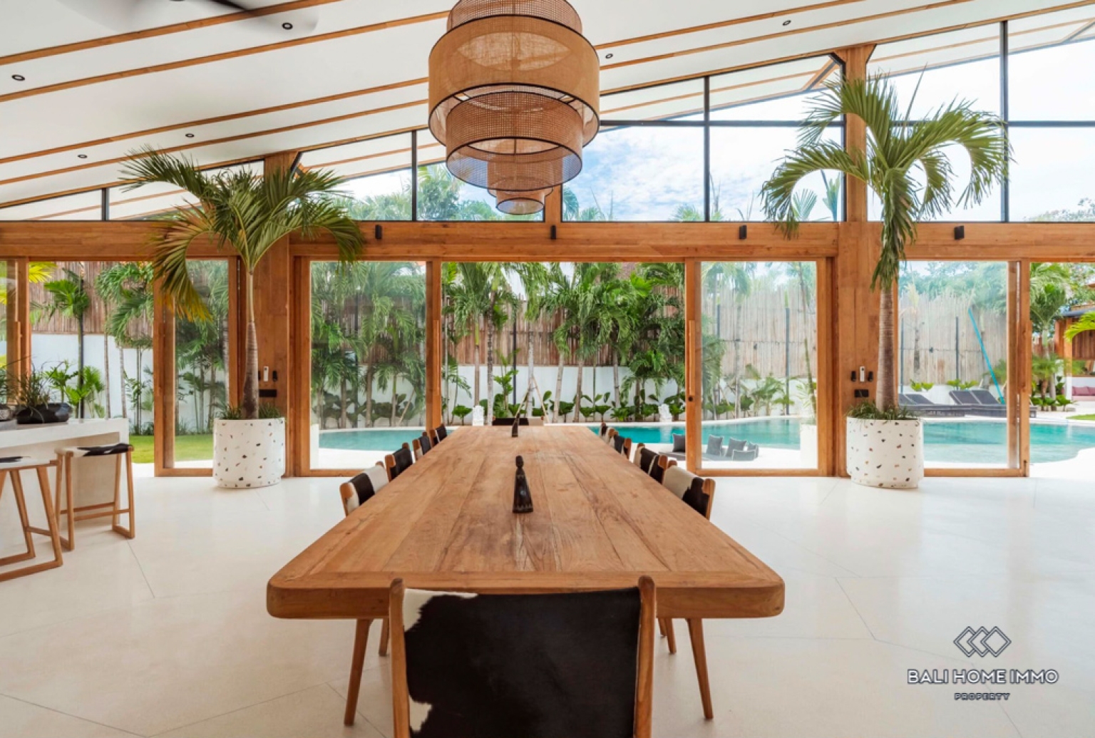 Stunning 5 Bedroom Villa for Sale and Rent in Bali Umalas view 7