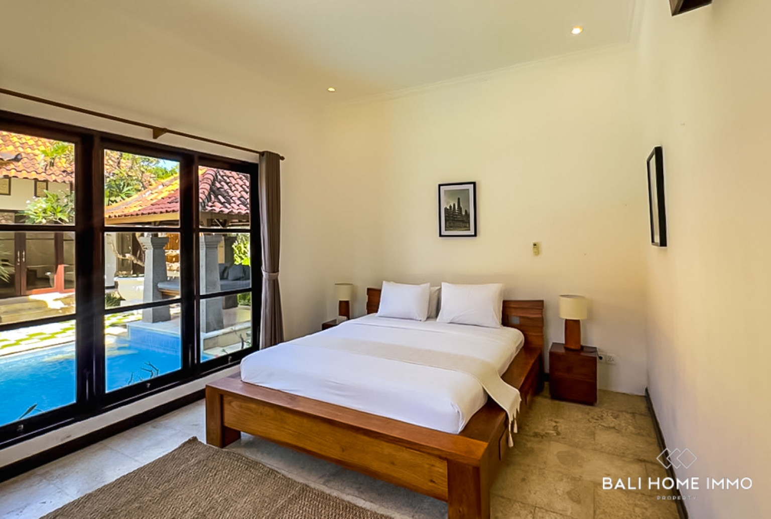 DIJUAL VILA 7 KAMAR YANG MEMUKAU DENGAN ROOFTOP DI NUSA DUA view 15