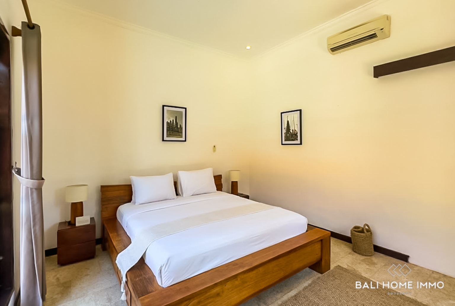 DIJUAL VILA 7 KAMAR YANG MEMUKAU DENGAN ROOFTOP DI NUSA DUA view 14
