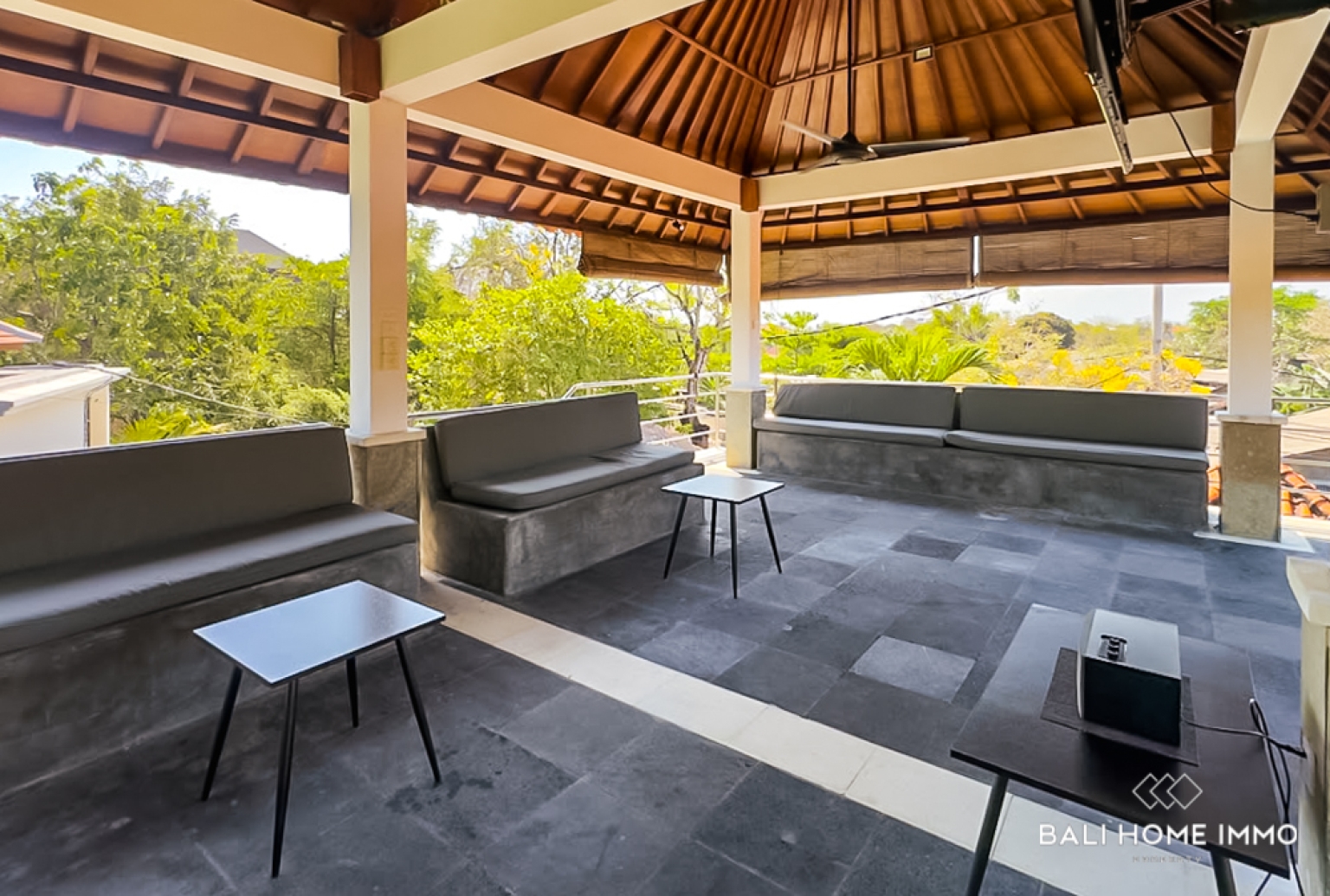 DIJUAL VILA 7 KAMAR YANG MEMUKAU DENGAN ROOFTOP DI NUSA DUA view 23