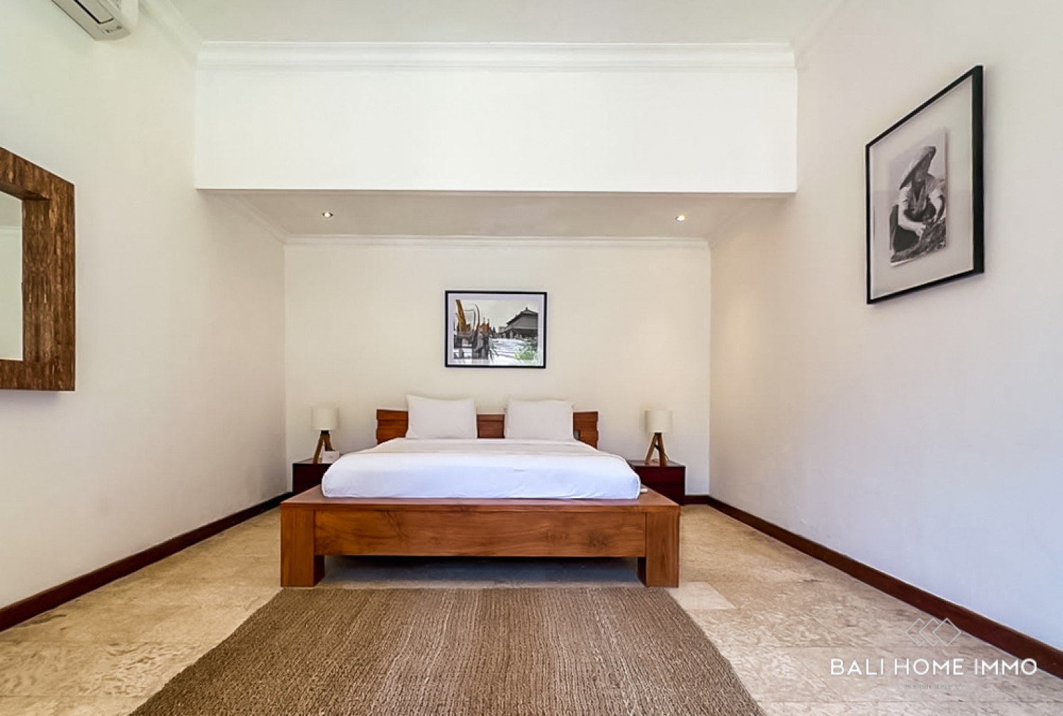 DIJUAL VILA 7 KAMAR YANG MEMUKAU DENGAN ROOFTOP DI NUSA DUA view 6