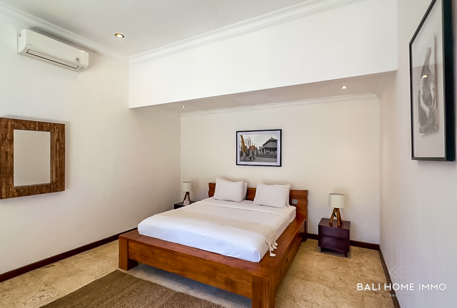 DIJUAL VILA 7 KAMAR YANG MEMUKAU DENGAN ROOFTOP DI NUSA DUA view 9