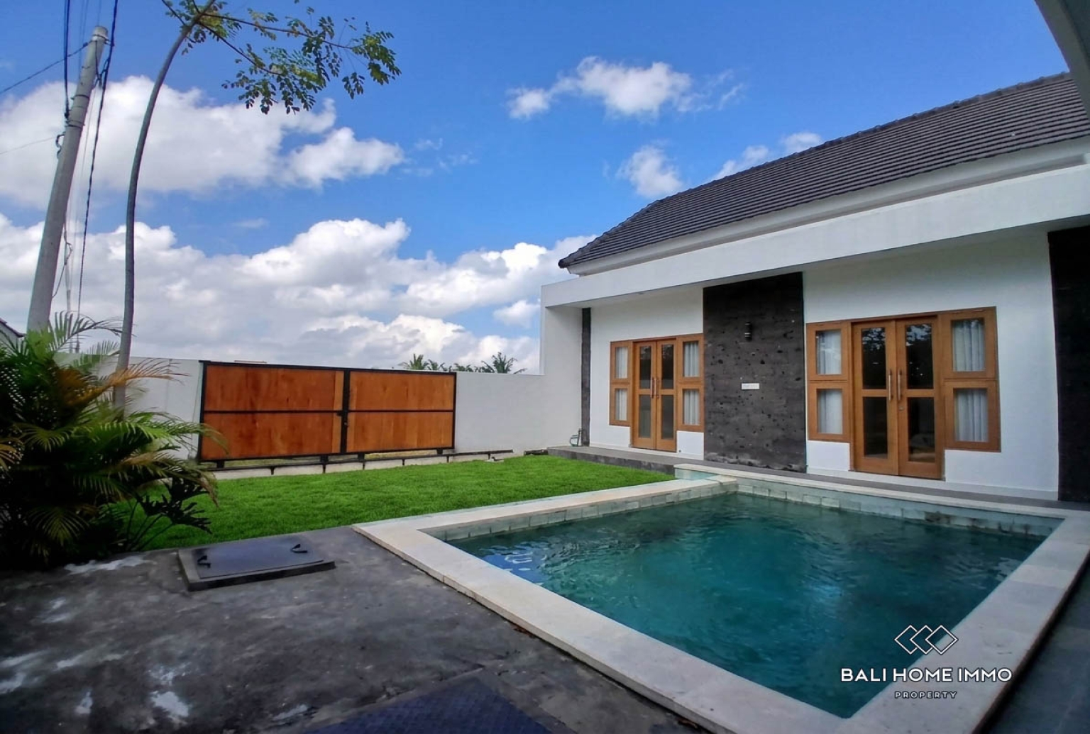Stunning modern 3 bedroom villa for sale in Sayan Ubud view 10