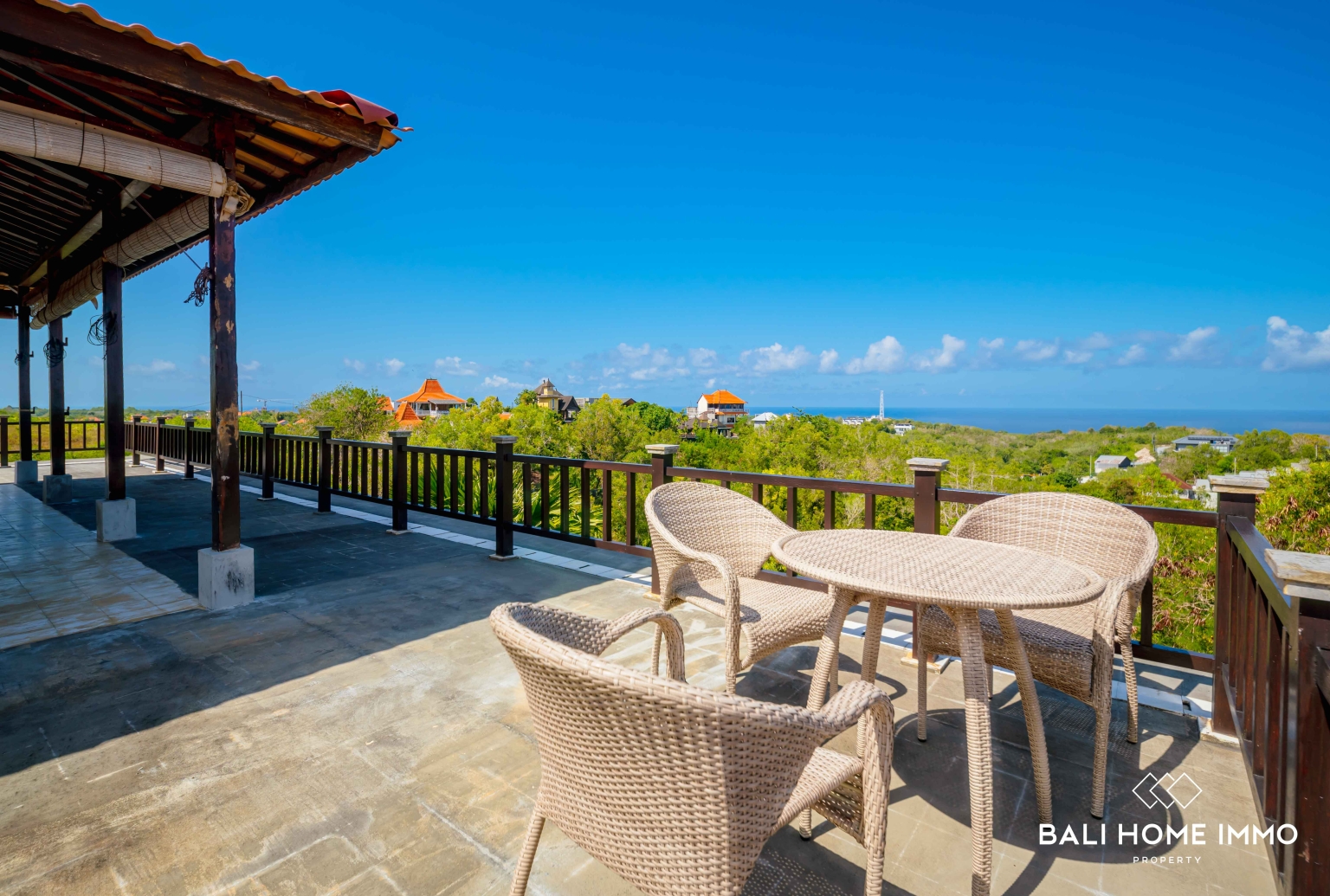 Superbe havre de paix traditionnel de 9 chambres avec vue sur l'océan à vendre à Melasti view 27