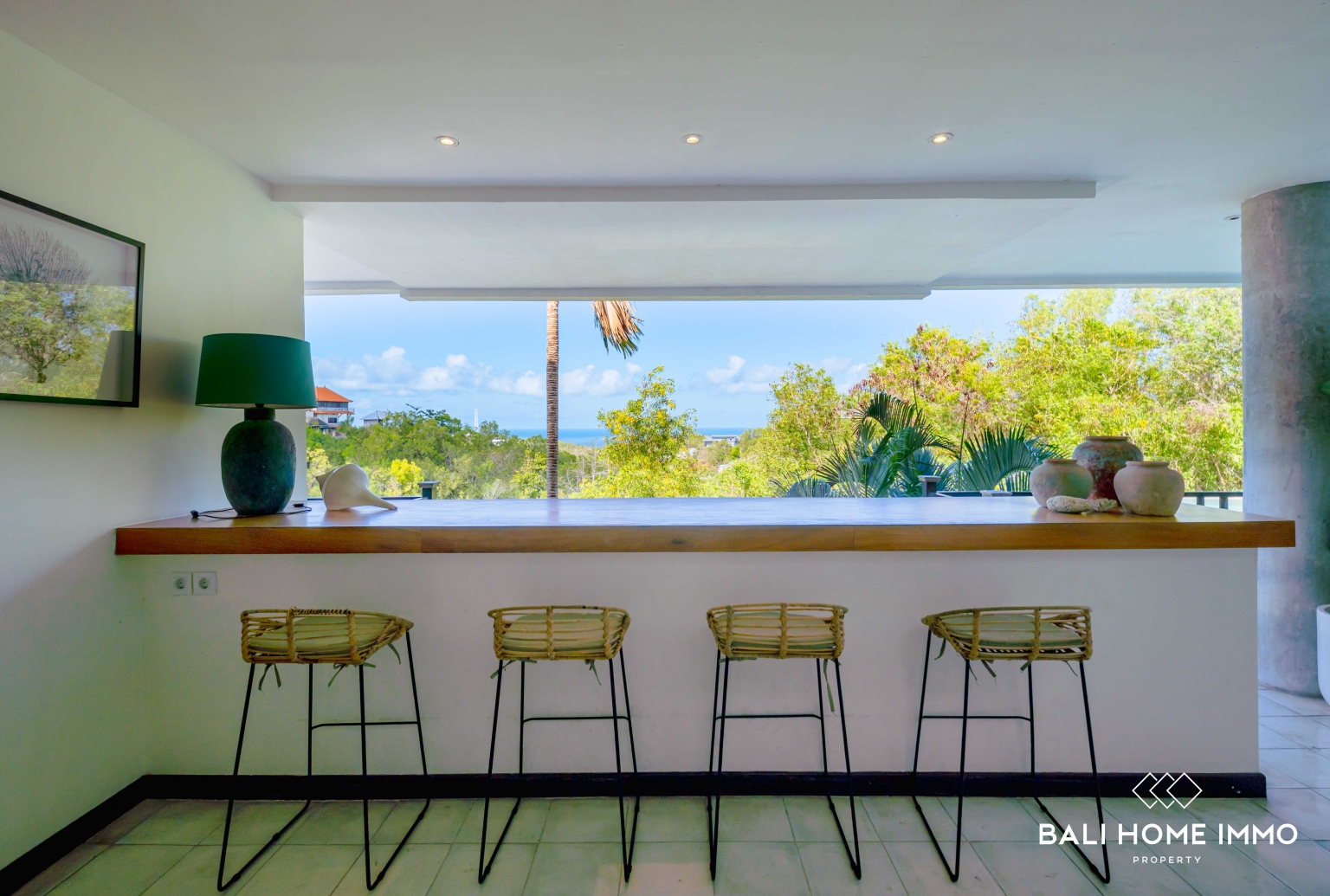 Superbe havre de paix traditionnel de 9 chambres avec vue sur l'océan à vendre à Melasti view 18