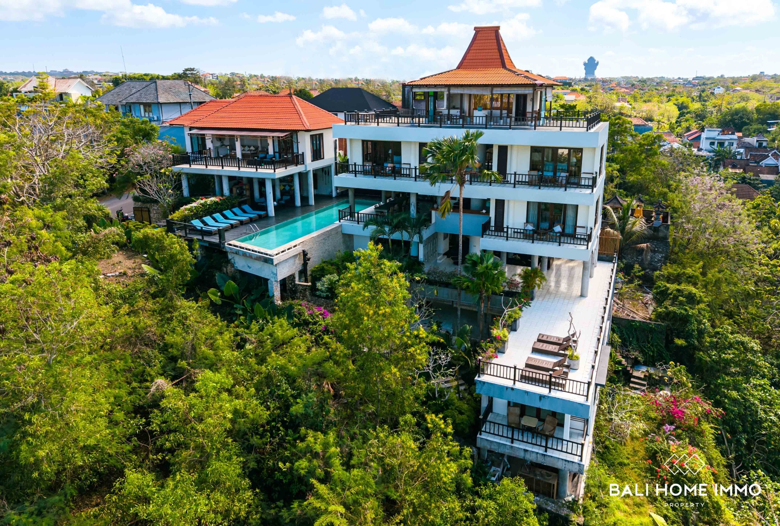Superbe havre de paix traditionnel de 9 chambres avec vue sur l'océan à vendre à Melasti view 31