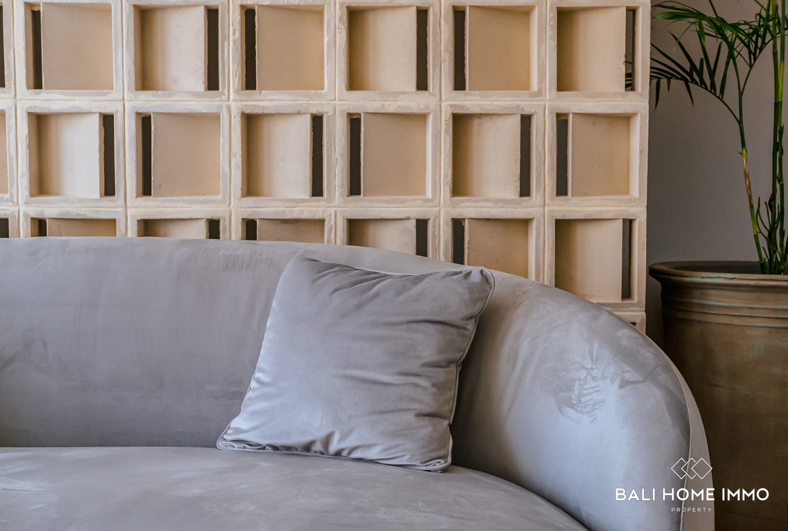 Stylish 1-Bedroom Apartment for Sale Leasehold Near Balangan Beach view 3