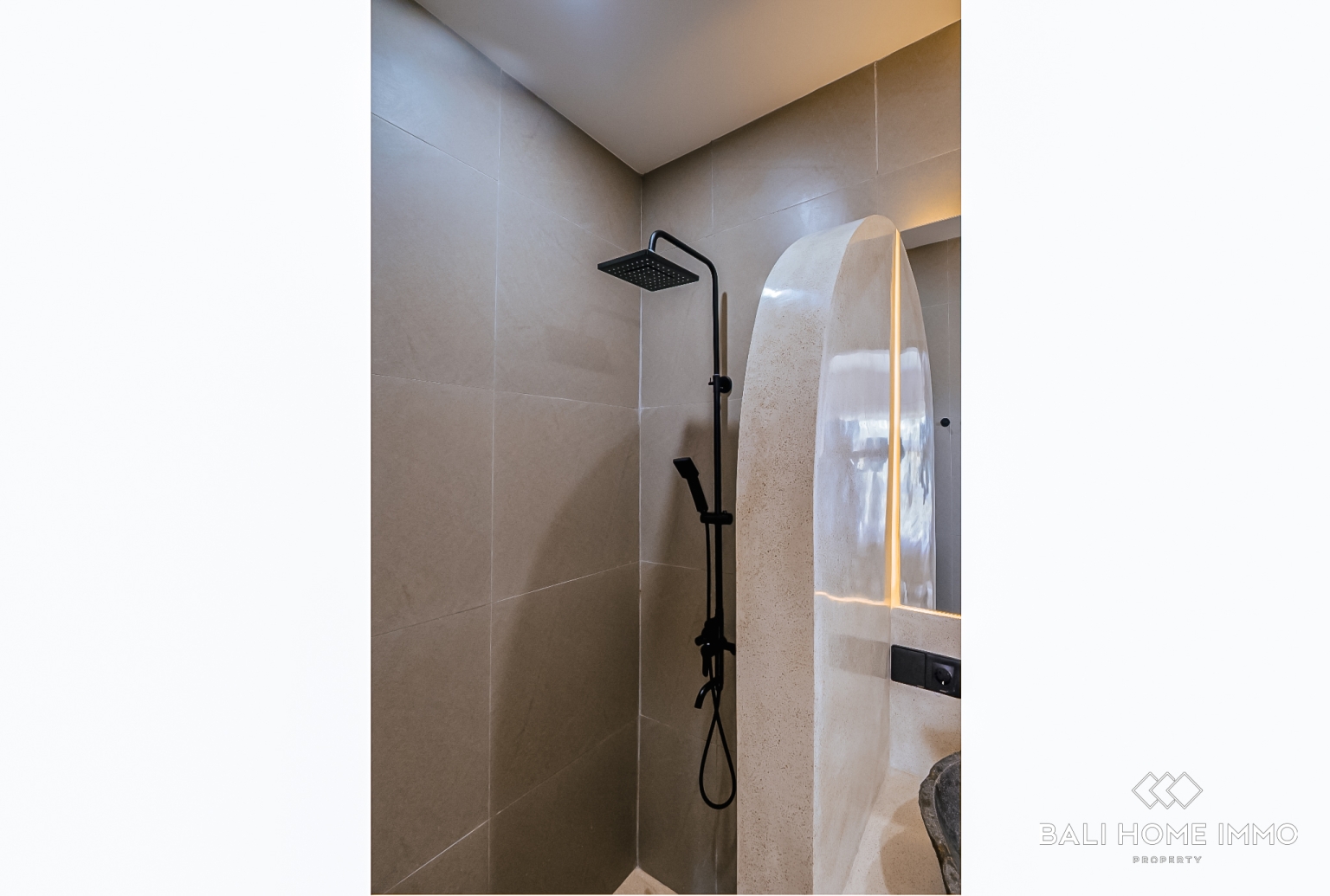 Stylish 1-Bedroom Apartment for Sale Leasehold Near Balangan Beach view 22