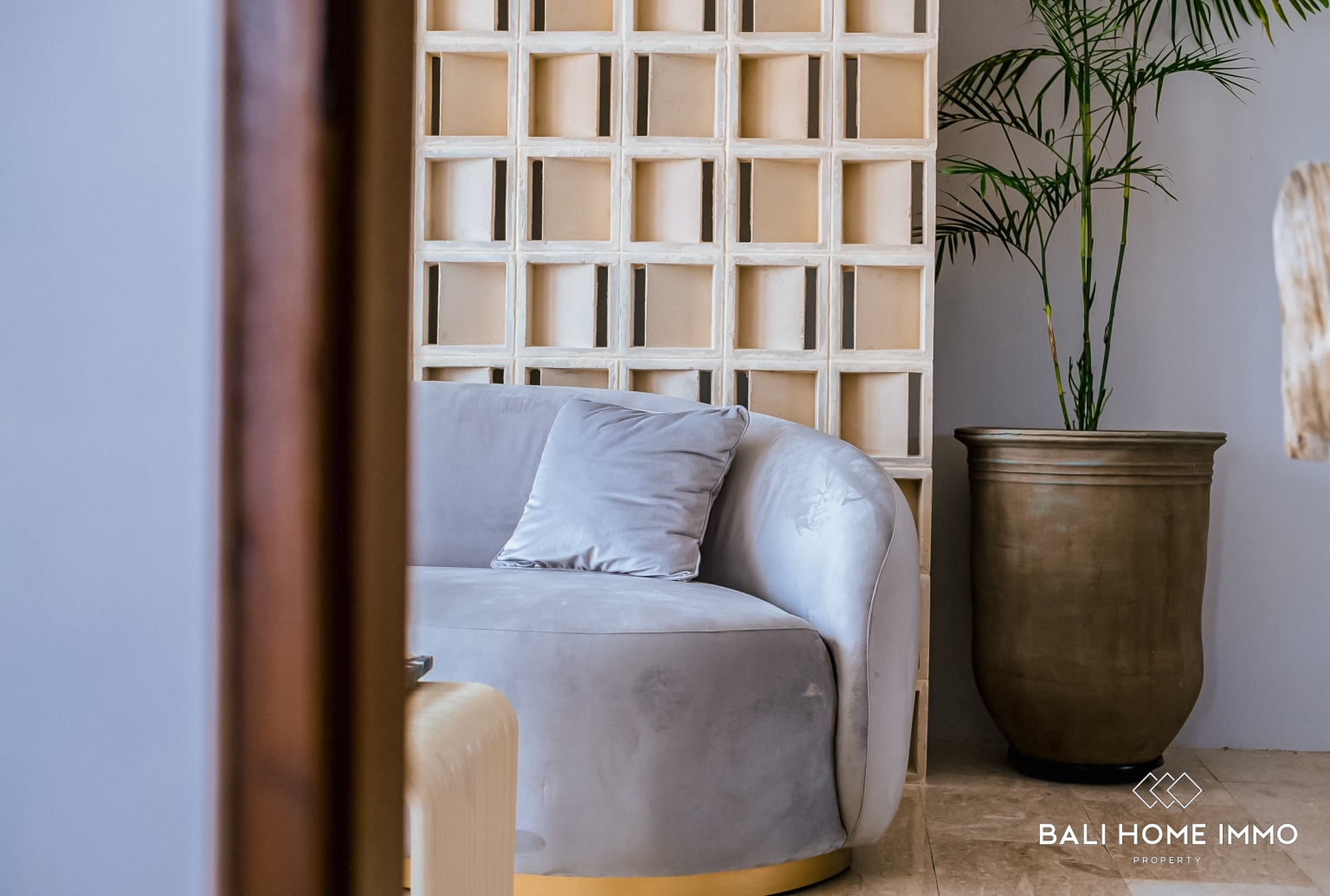 Stylish 1-Bedroom Apartment for Sale Leasehold Near Balangan Beach view 4